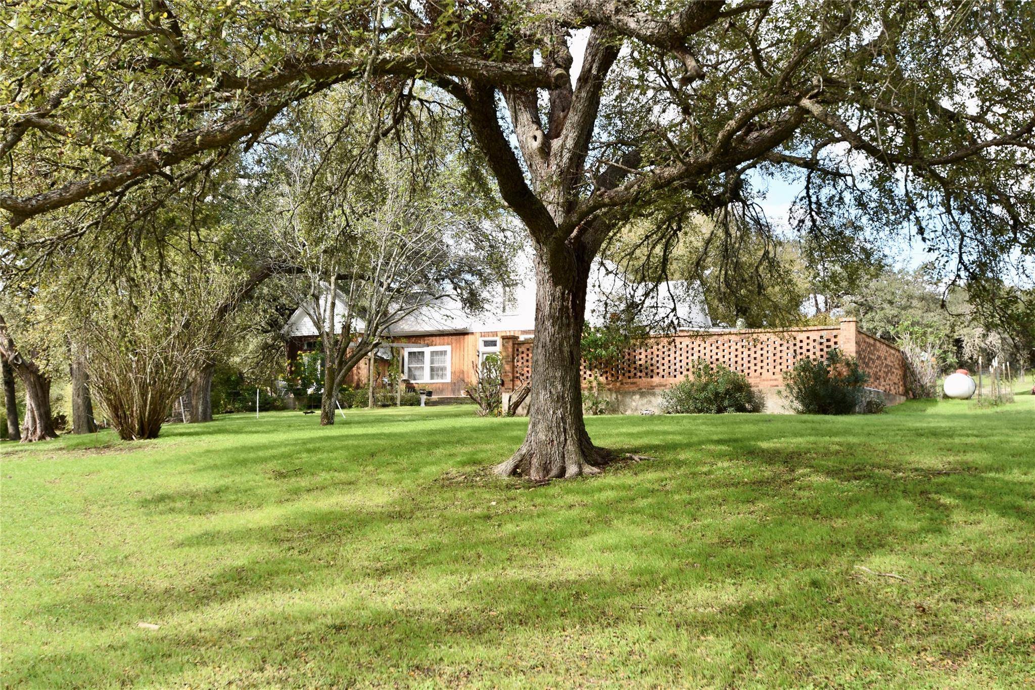 1620 Hofheinz ST, San Marcos, TX 78666