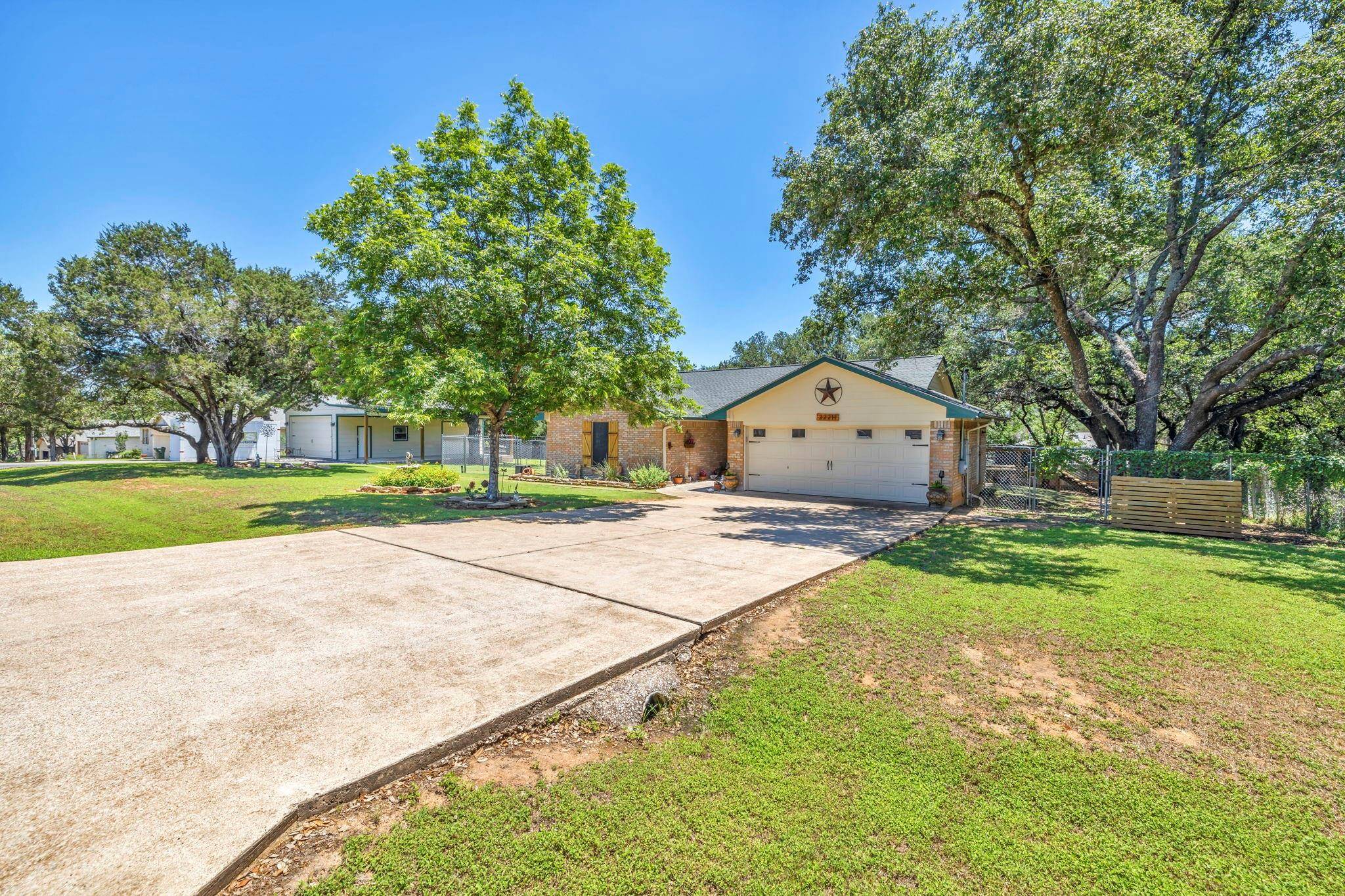 22211 Briarcliff DR, Spicewood, TX 78669