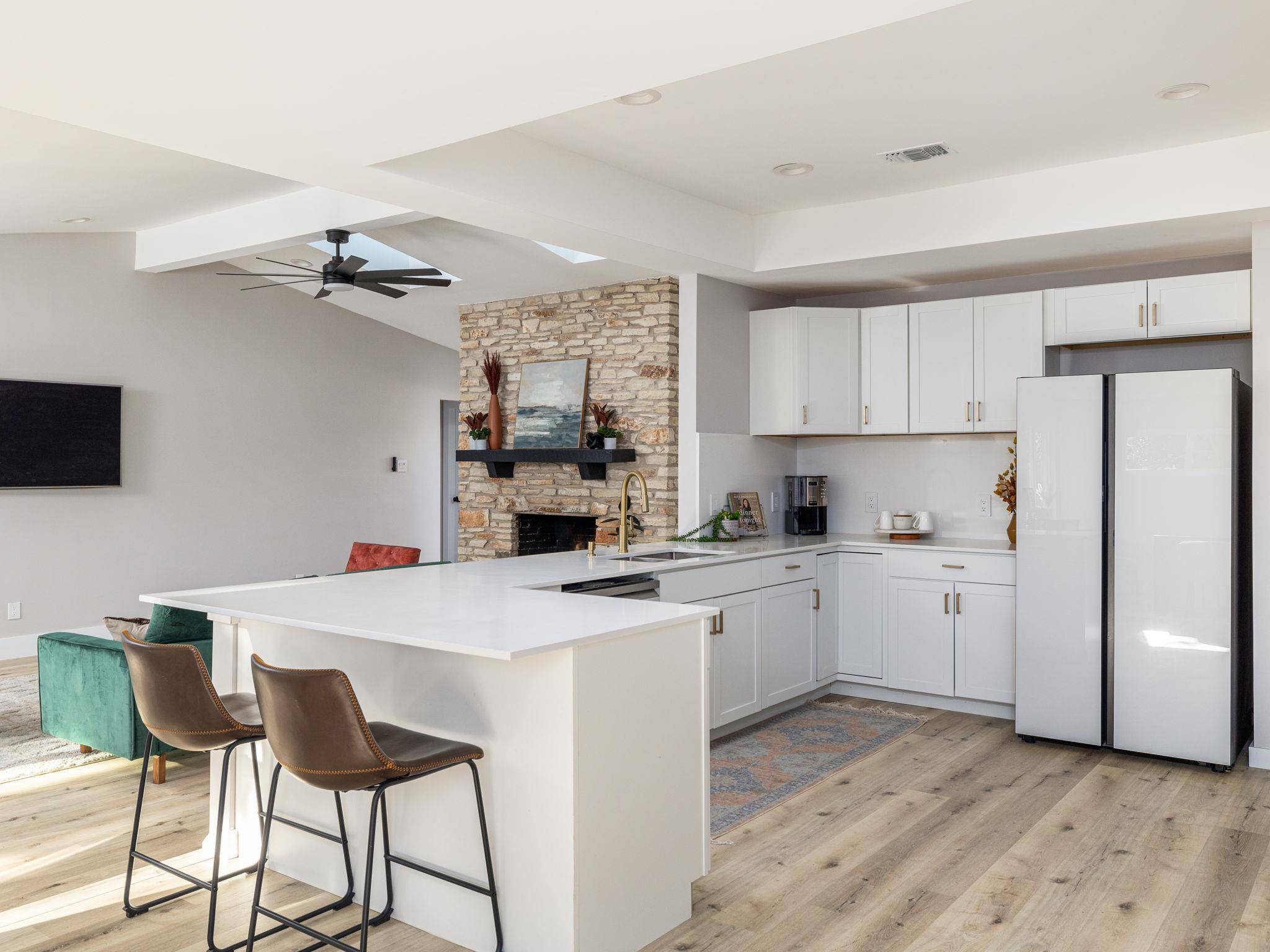 2401 Apple Valley CIR, Austin, TX 78747
