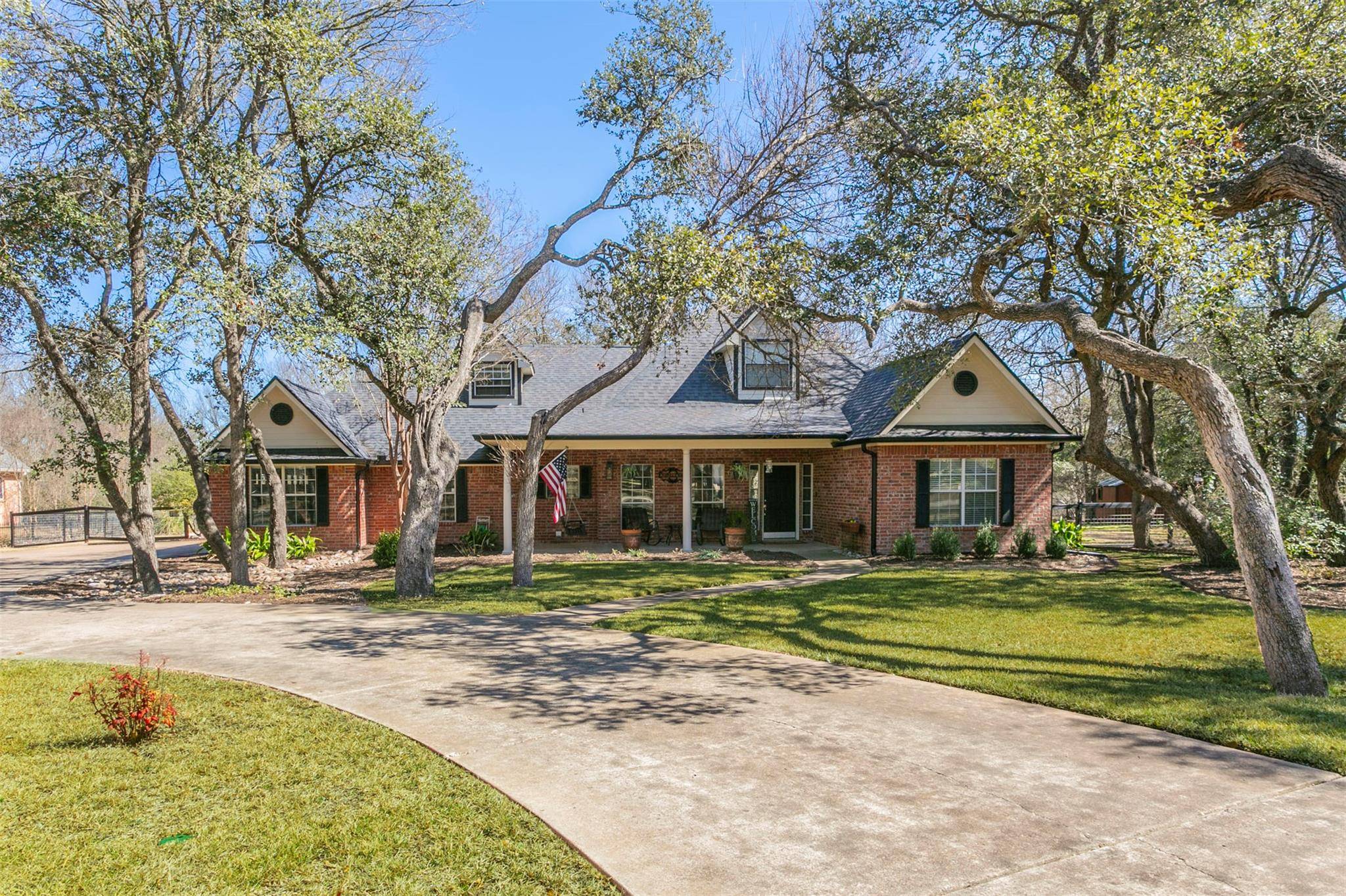 1301 Salado Oaks DR, Salado, TX 76571