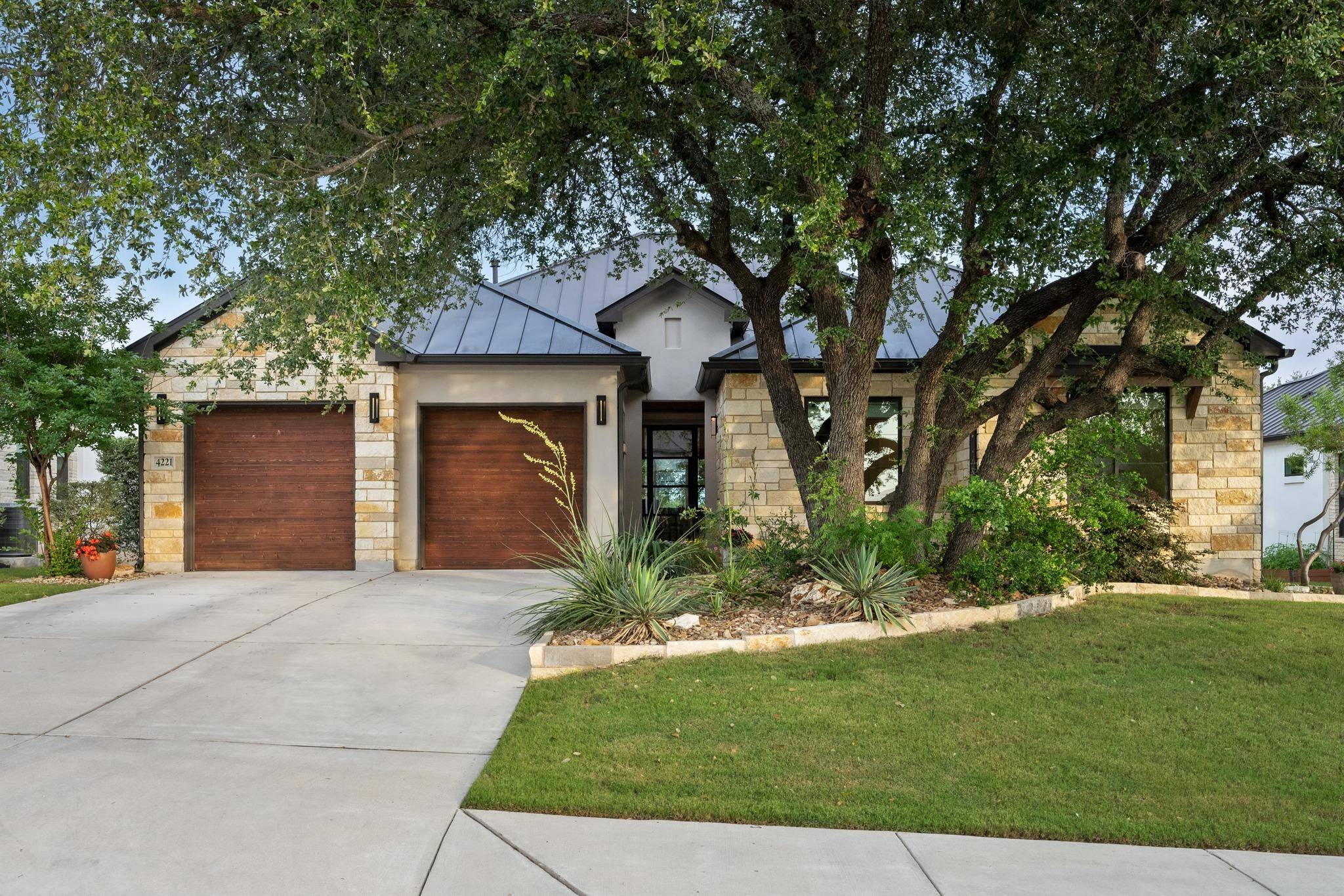 4221 Tamerind DR, Austin, TX 78738