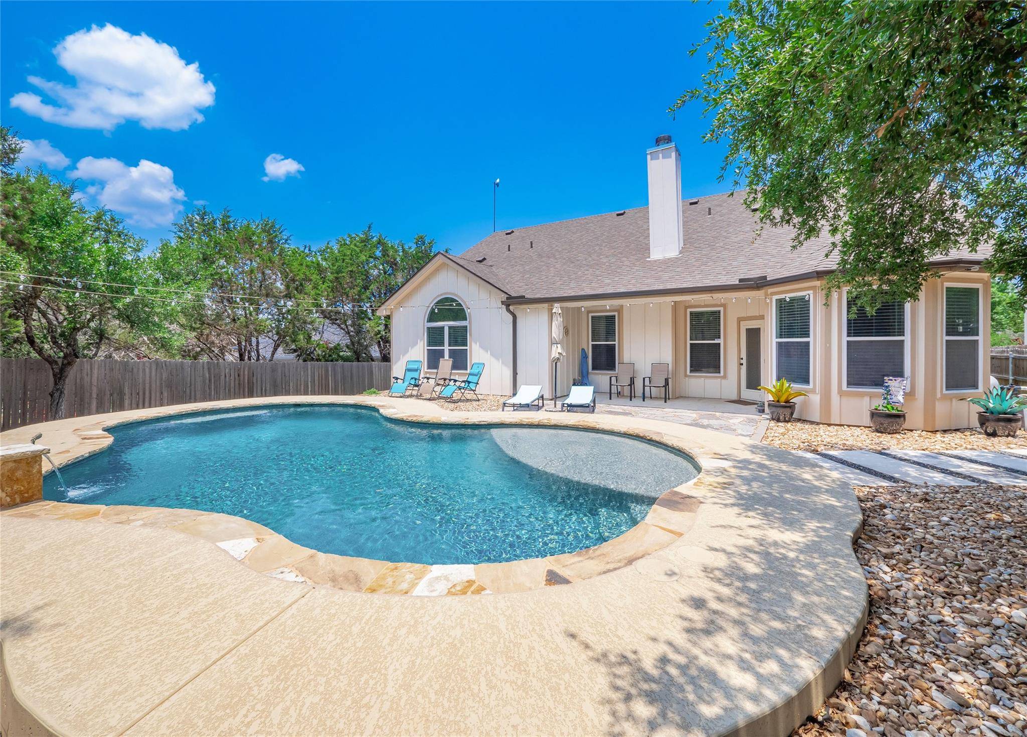 7 Redwood CIR, Wimberley, TX 78676