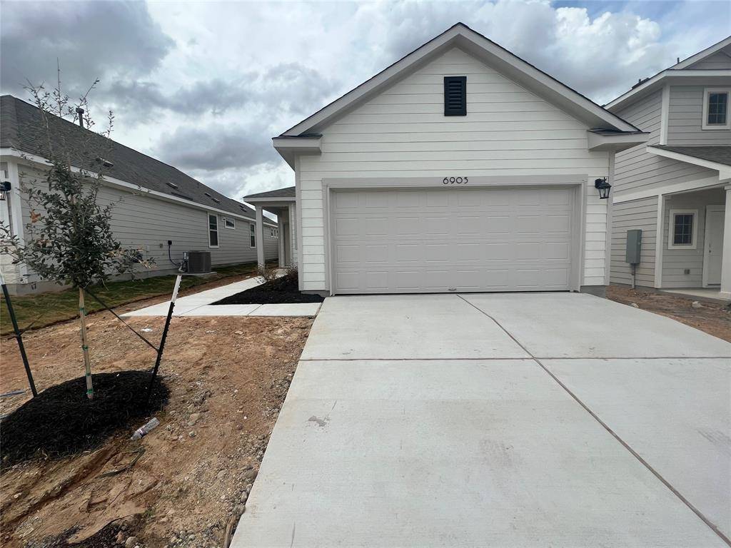 6905 Smarty Jones LN, Buda, TX 78610