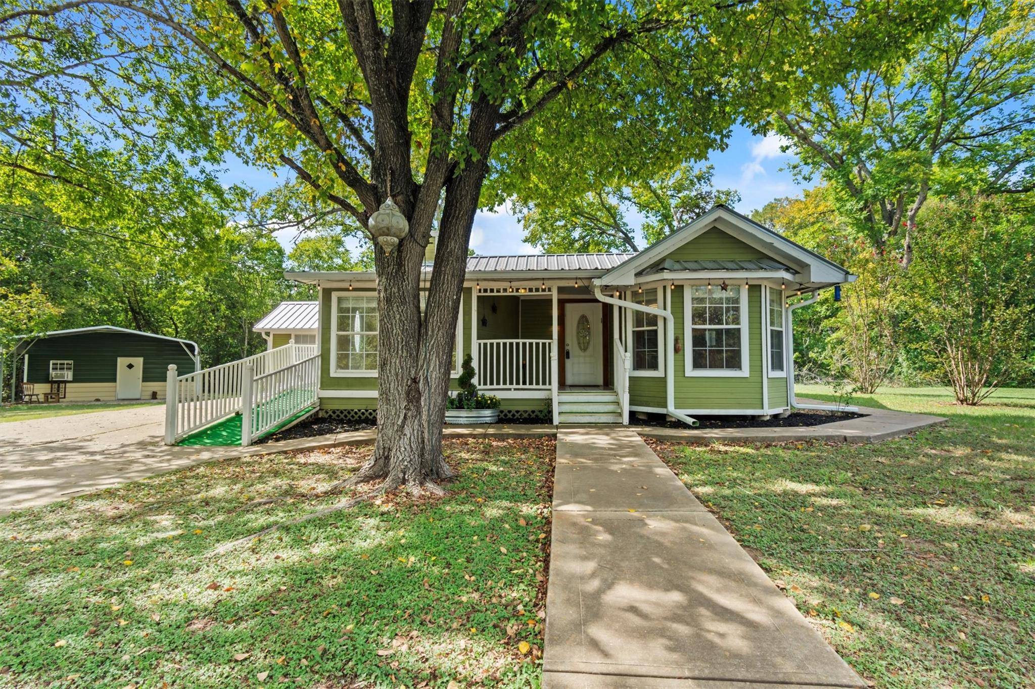 115 Old McDade RD, Bastrop, TX 78602