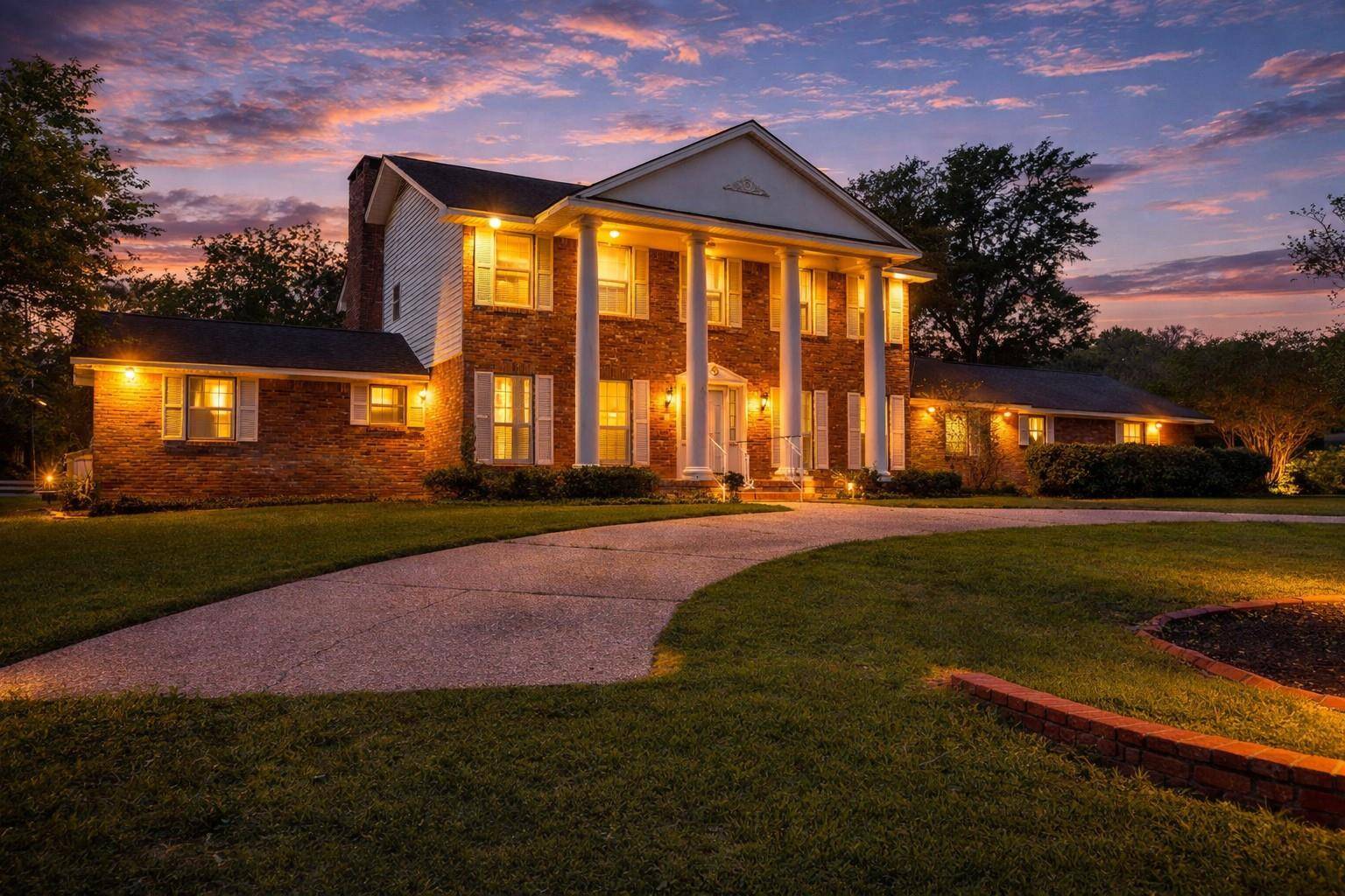 301 Cedar CIR, Brenham, TX 77833