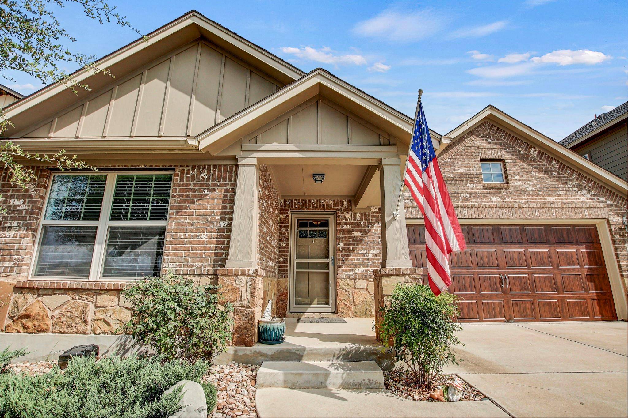 106 Guernsey Ave, Hutto, TX 78634