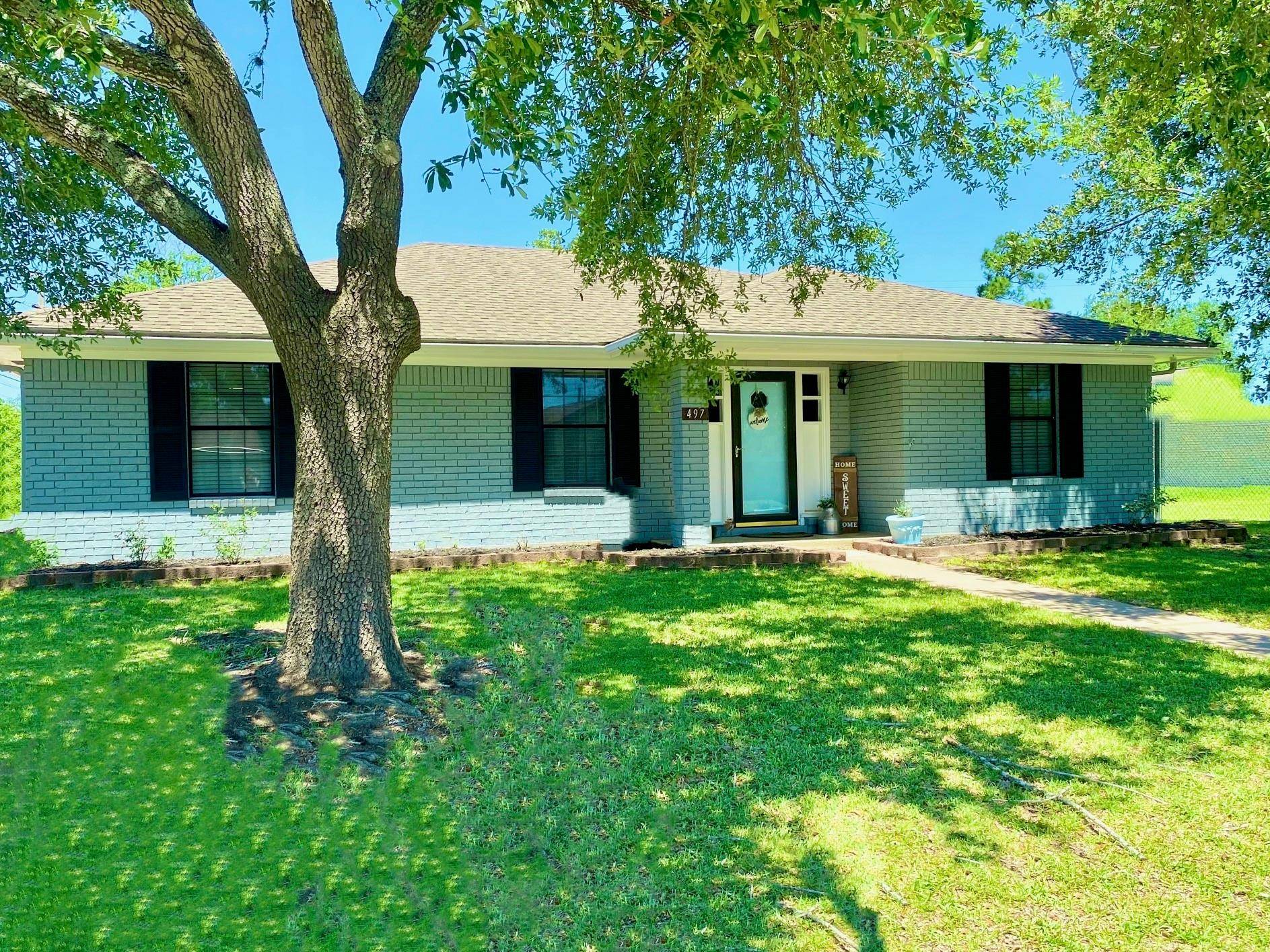 497 Edgewood Ave, Giddings, TX 78942