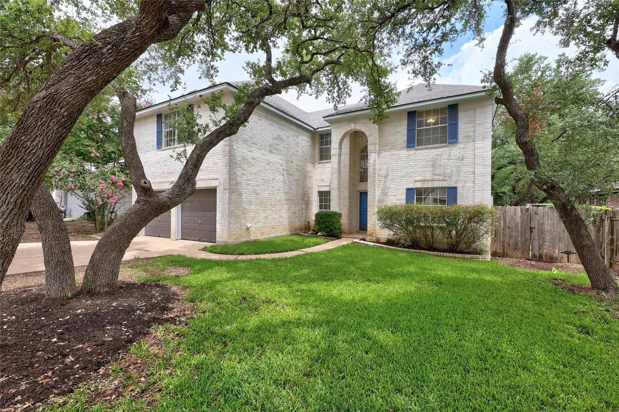 1207 Mahogany LN, Cedar Park, TX 78613
