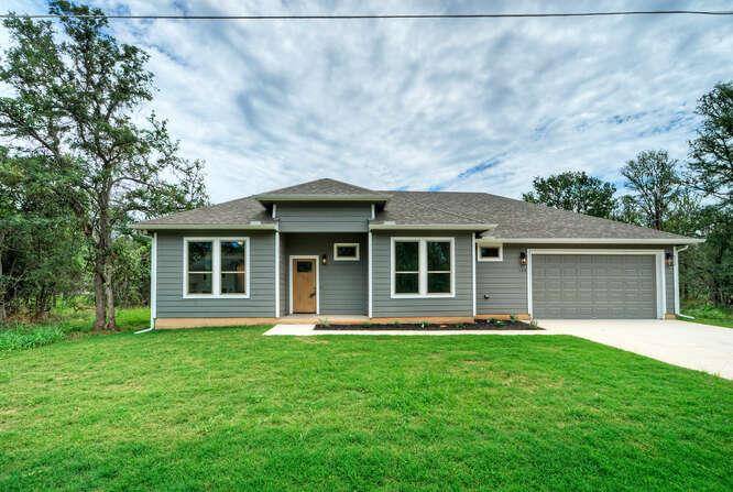 126 E Pauwela LN, Bastrop, TX 78602