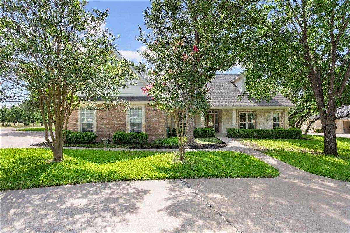 901 Salado Oaks DR, Salado, TX 76571