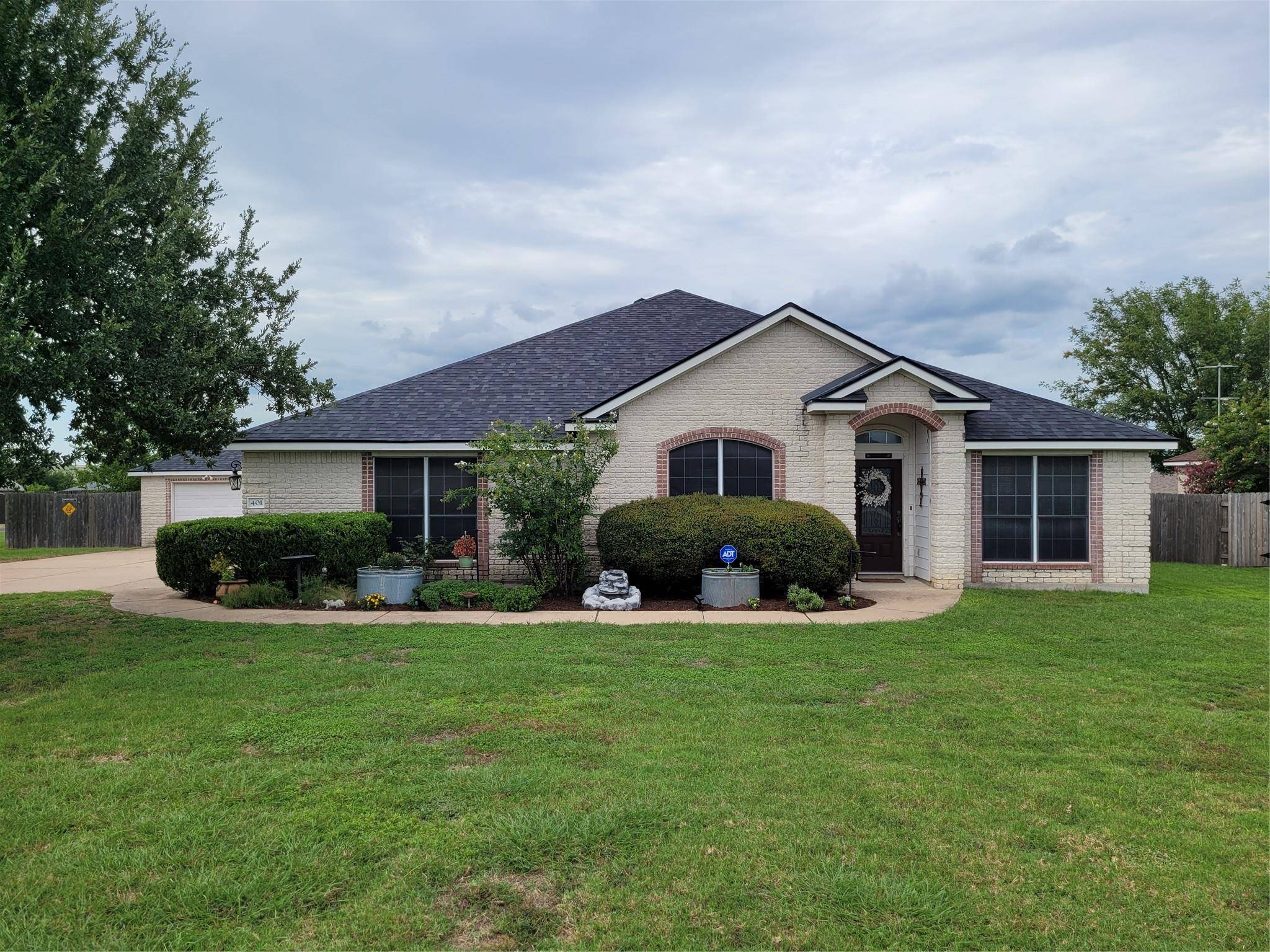 401 Rio Grande Ave, Hutto, TX 78634
