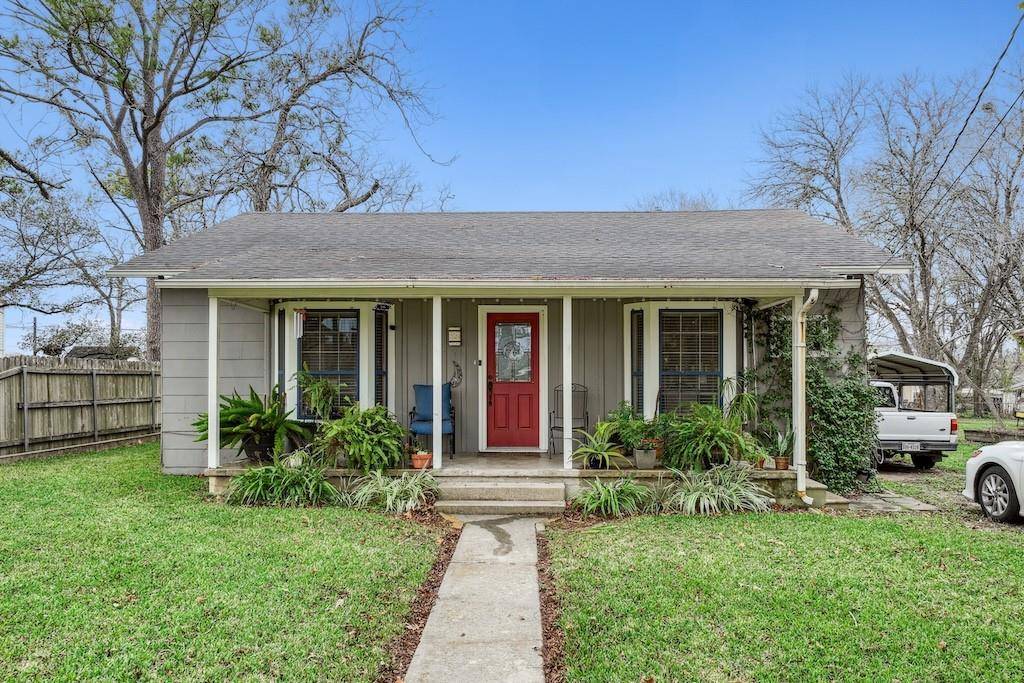 106 Duke ST, Yoakum, TX 77995
