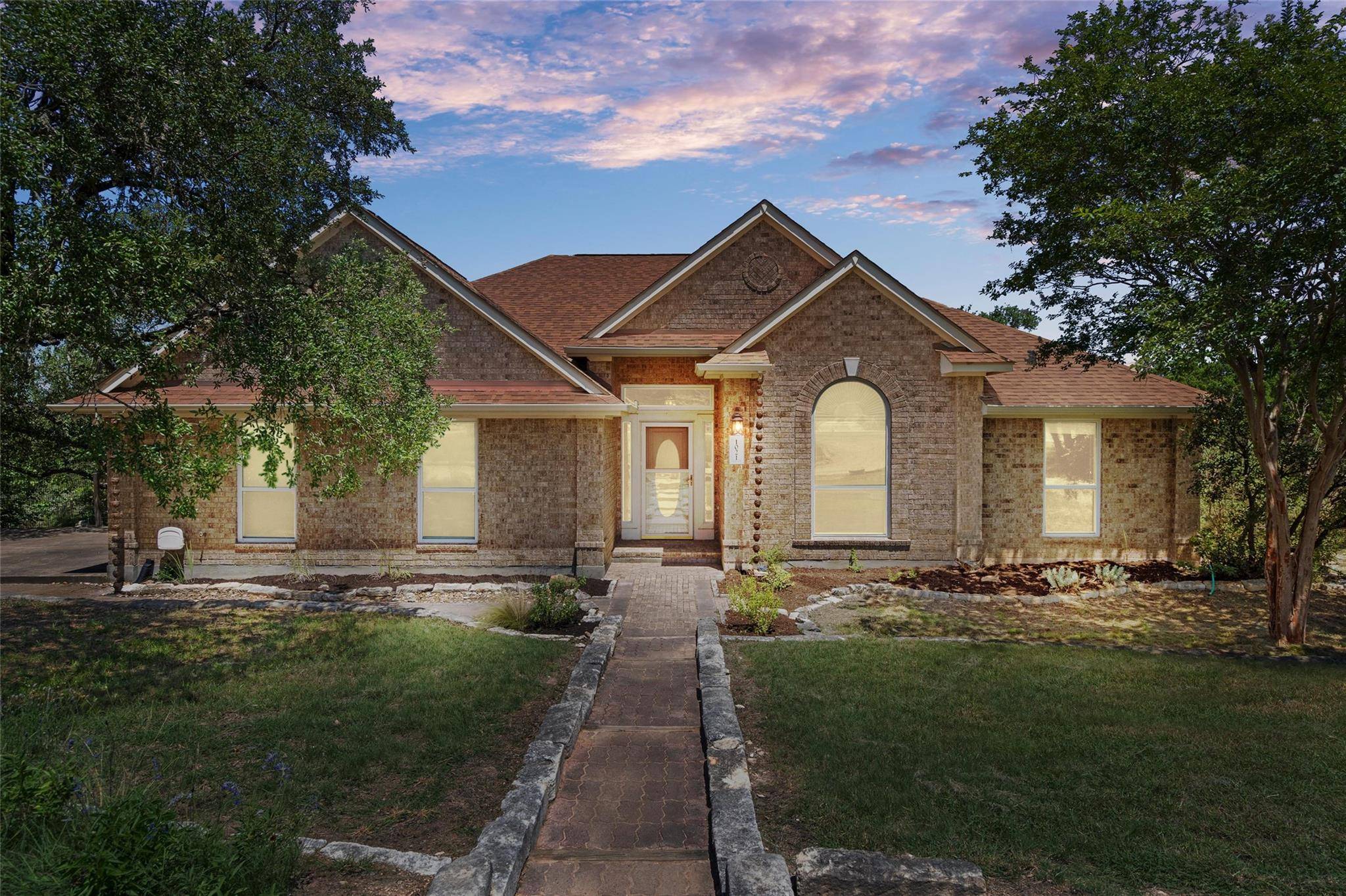 1021 Canyon View RD, Dripping Springs, TX 78620