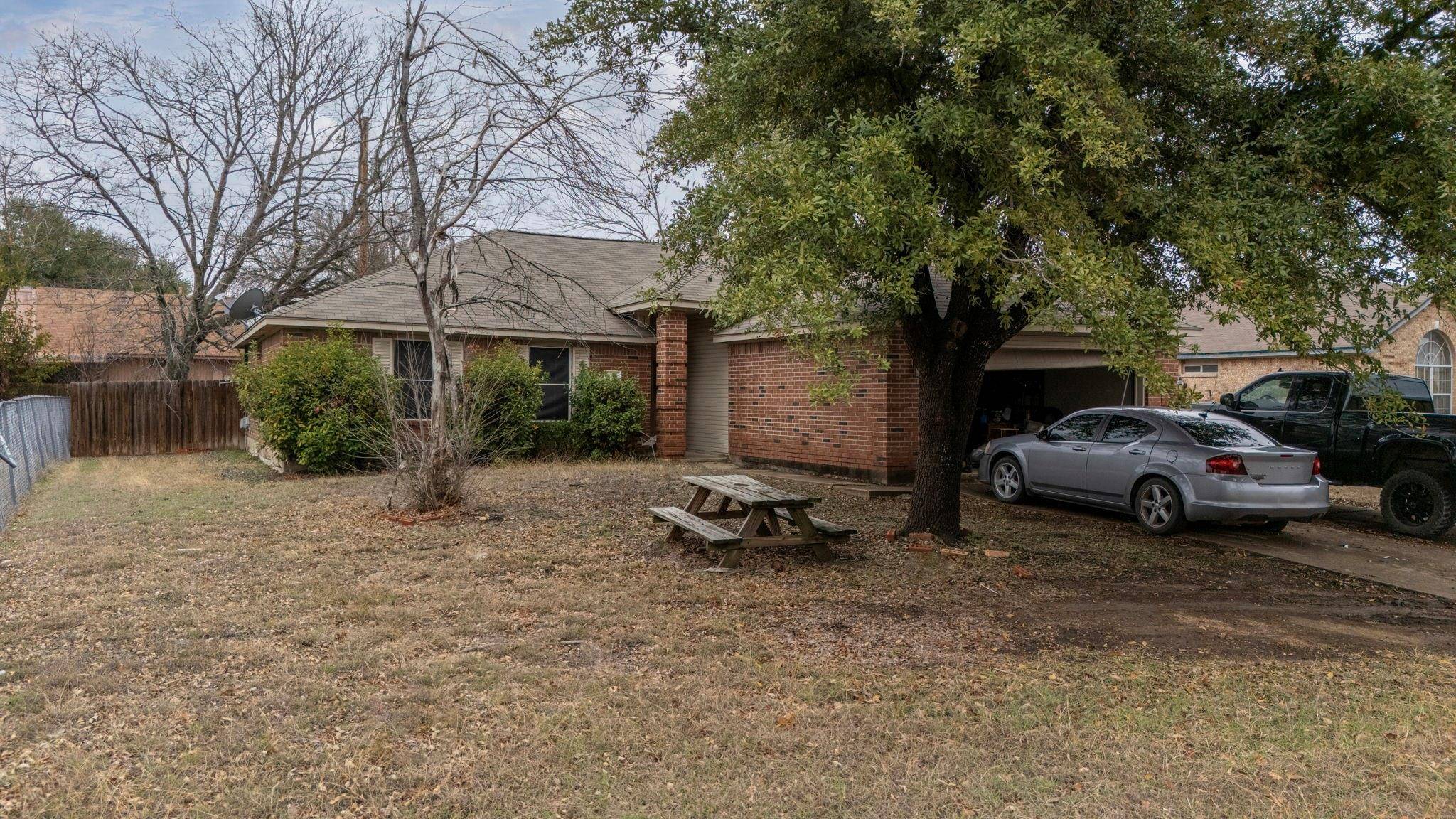 1006 Cottonbowl DR, Taylor, TX 76574