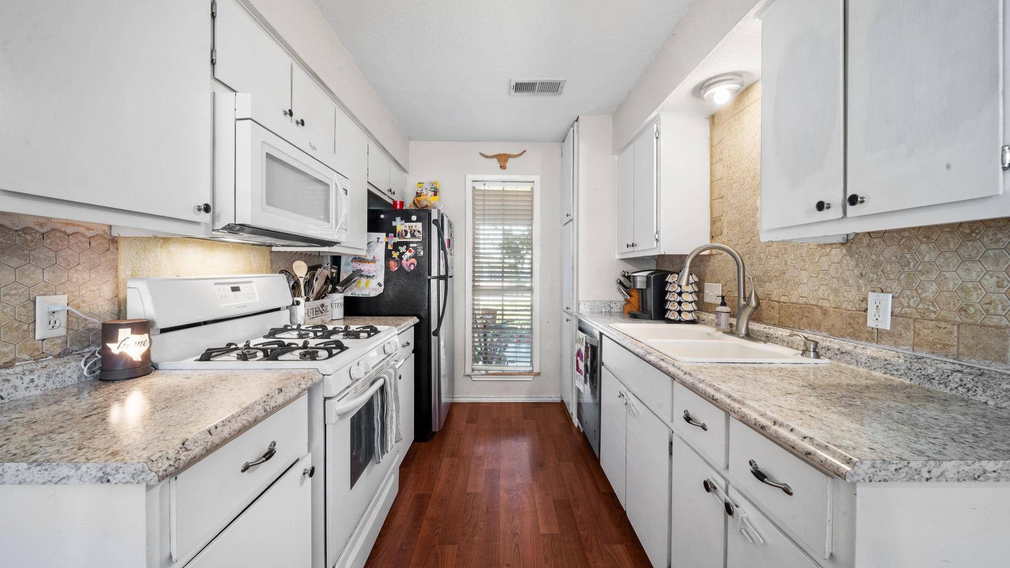 187 Wells CV, Giddings, TX 78942