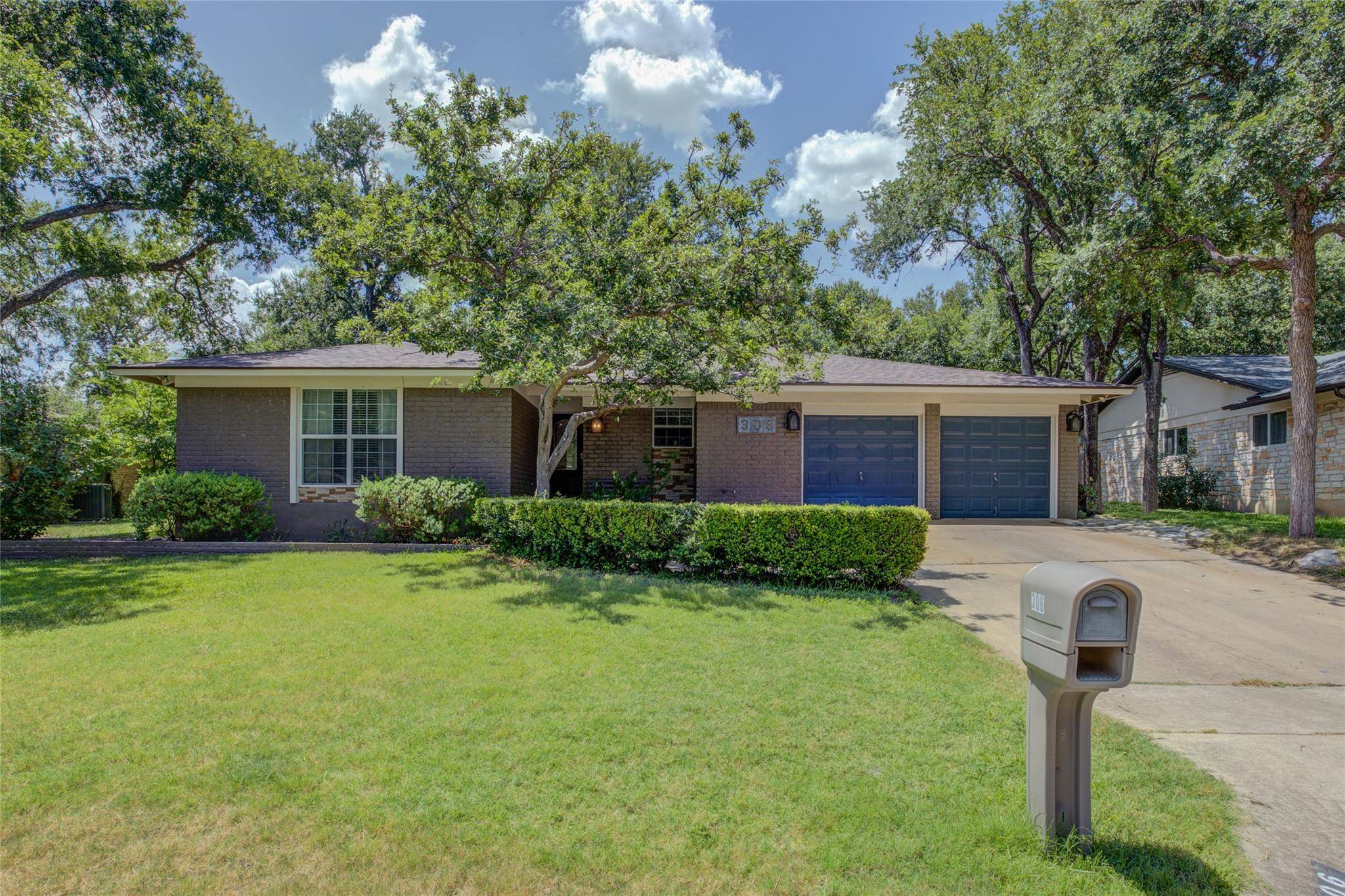 306 S Lake Creek DR, Round Rock, TX 78681