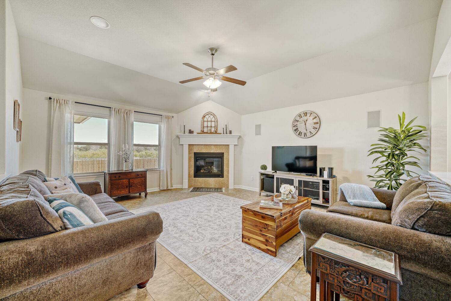 831 Oyster CRK, Buda, TX 78610