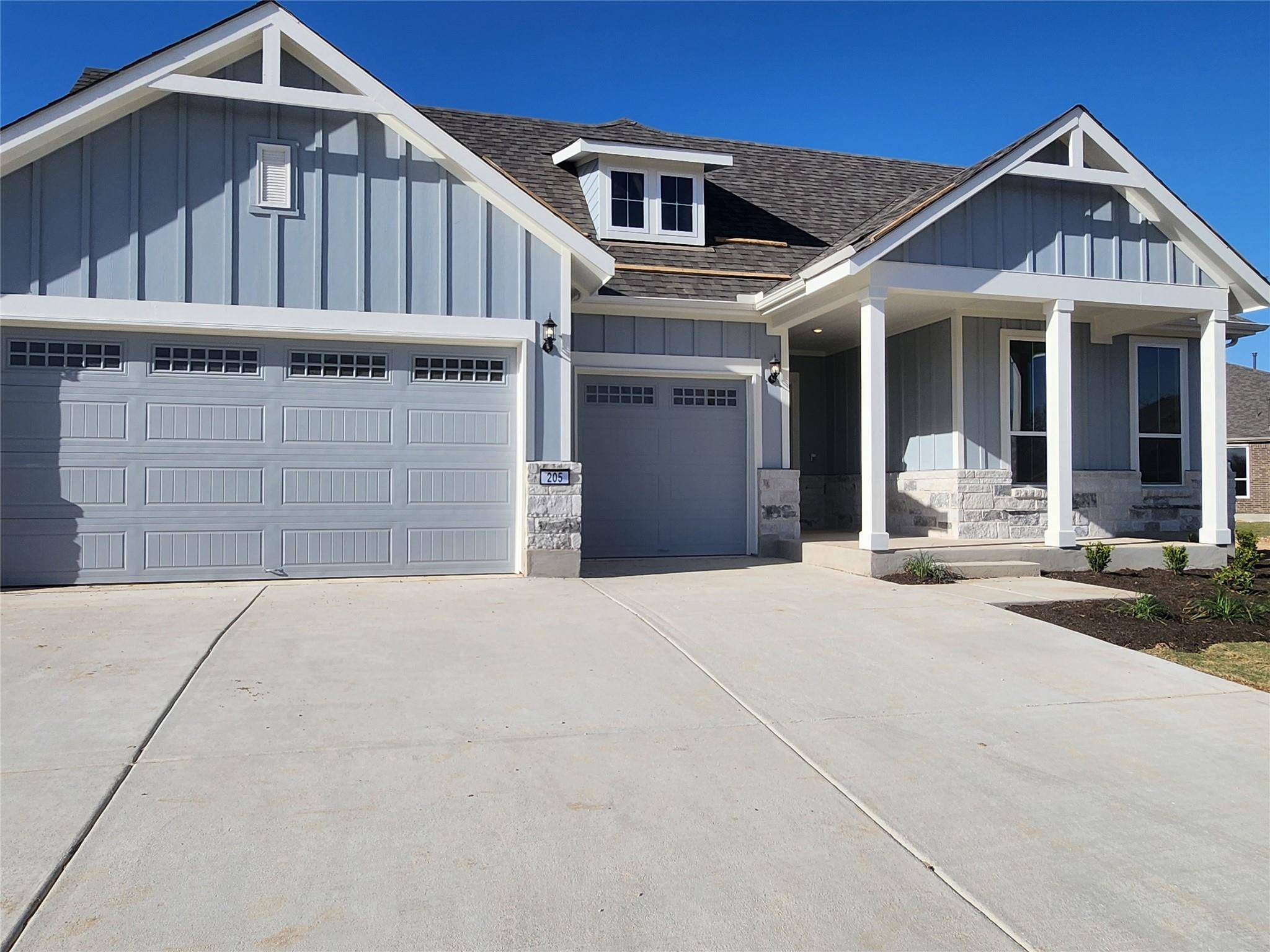 205 Diamond Point RD, Georgetown, TX 78633