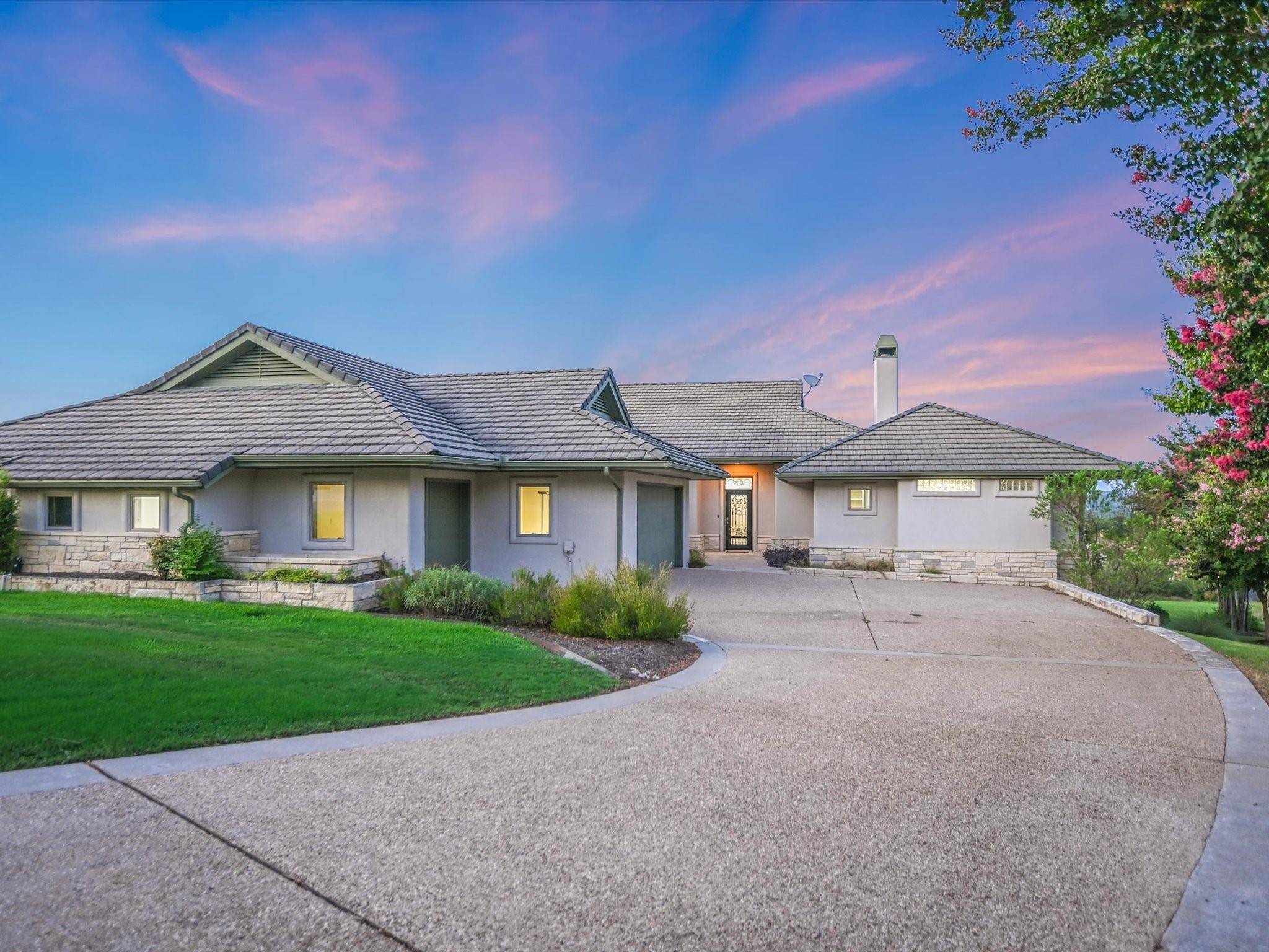 105 CRESCENT CT, Spicewood, TX 78669