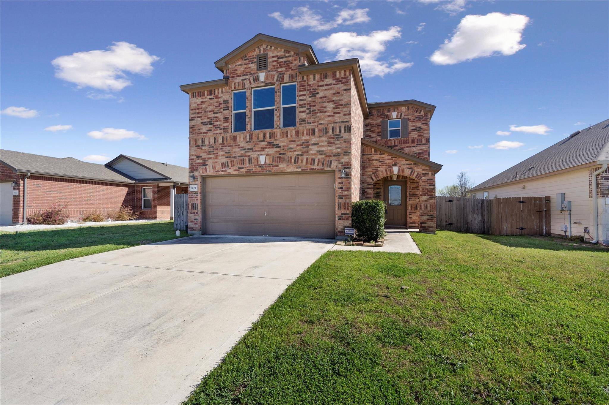 809 Estes PARK W, Taylor, TX 76574
