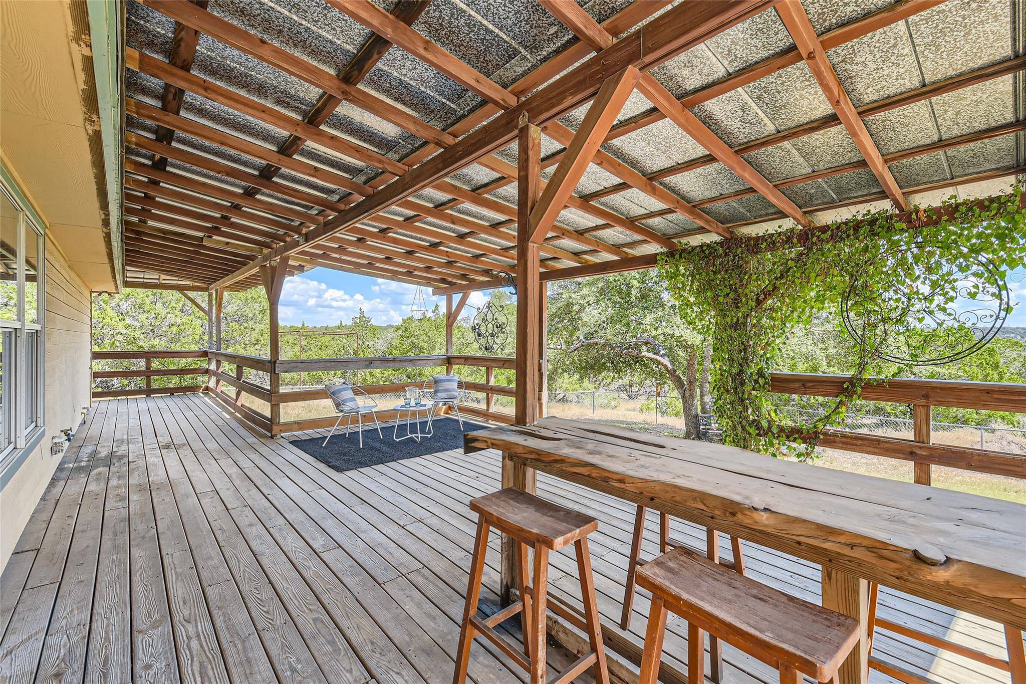 1053 Canyon View RD, Dripping Springs, TX 78620