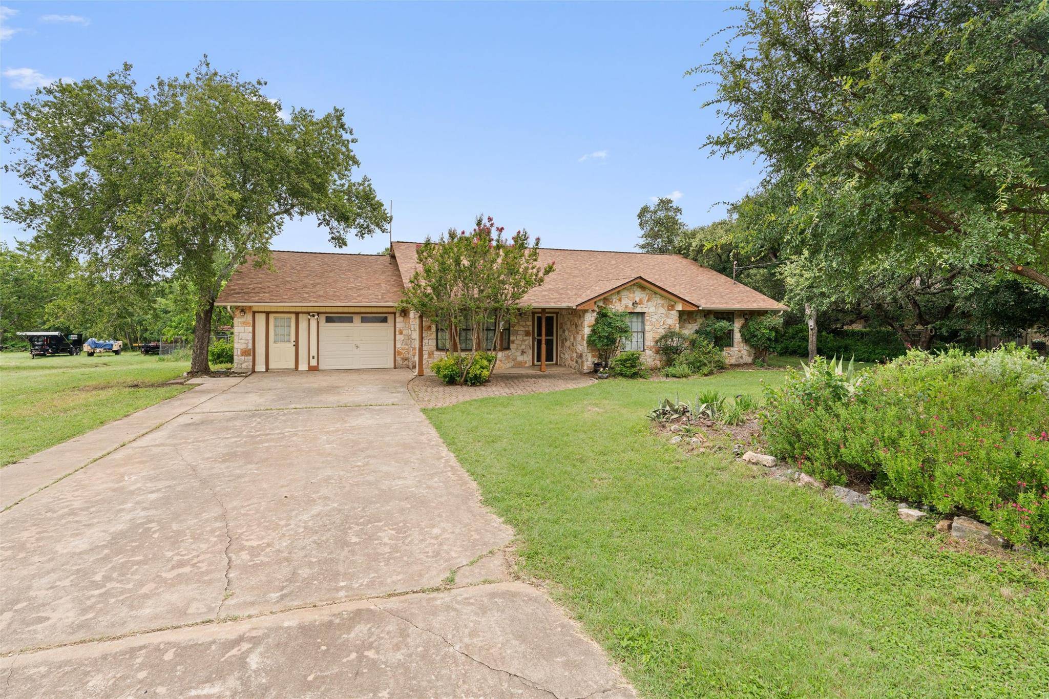 605 Oak Crest LN, Georgetown, TX 78628