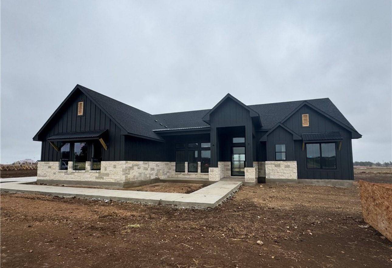 6812 Lacey Oaks RD, Salado, TX 76571