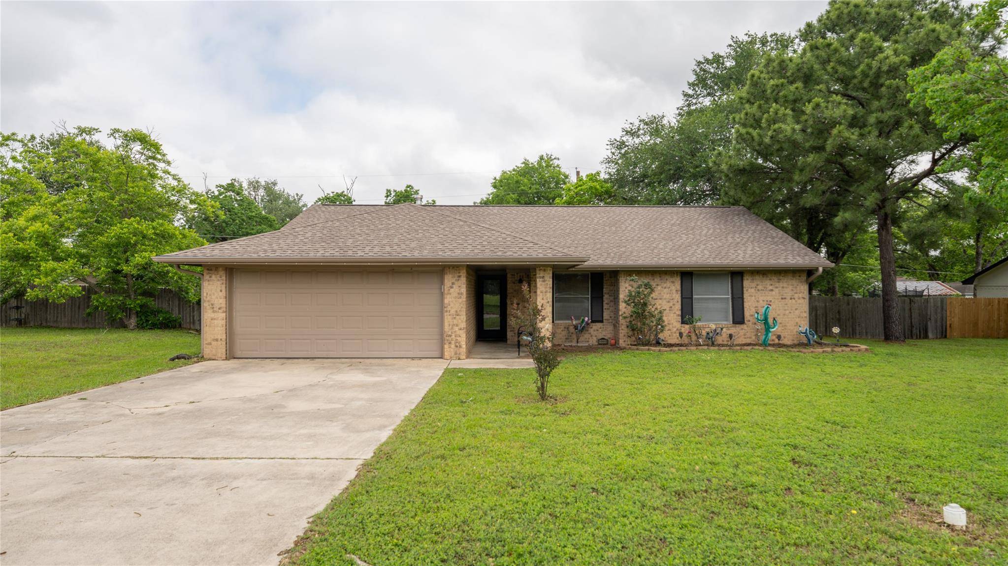 1802 Pecos Ave, Rockdale, TX 76567