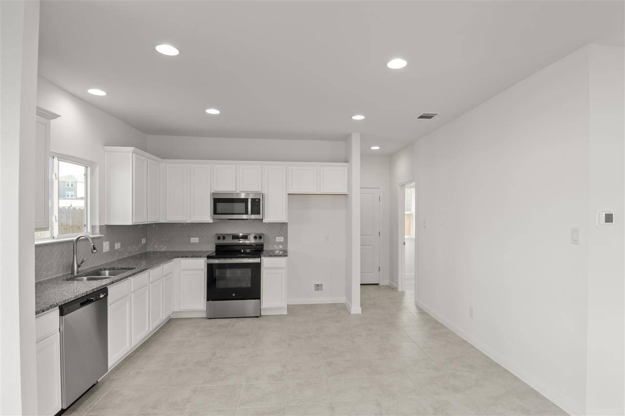 612 Yellow Ribbon TRL, Jarrell, TX 76537