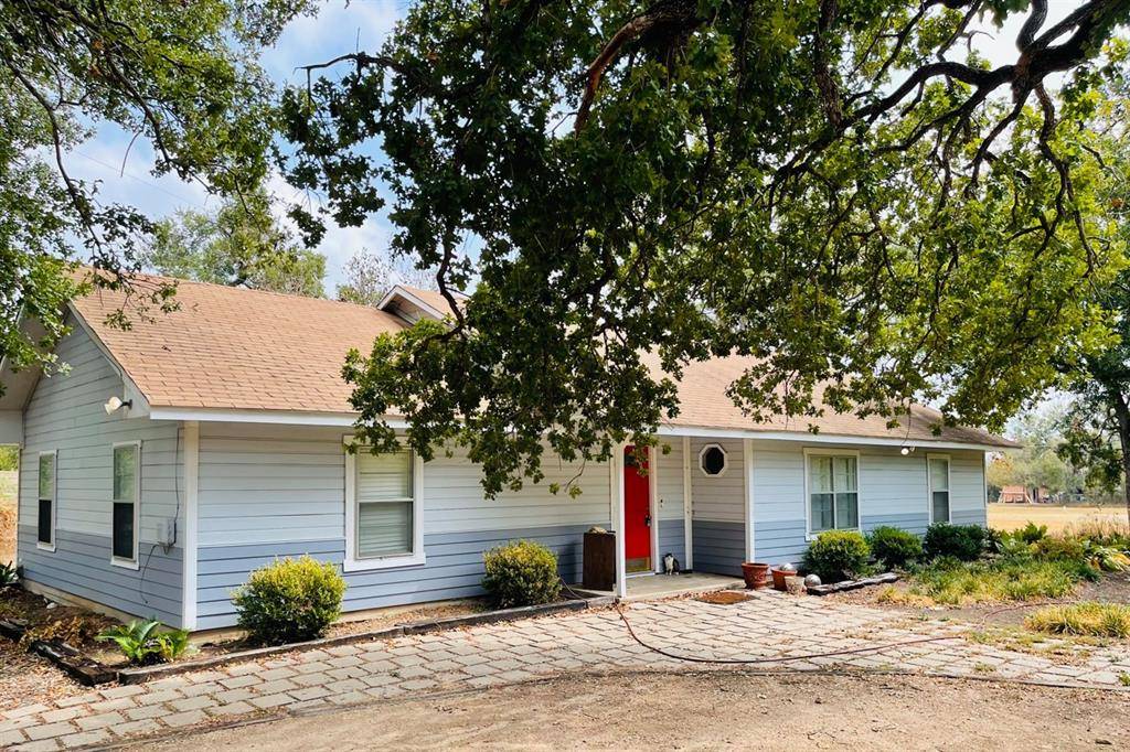 303 Boedeker LN, Cameron, TX 76520