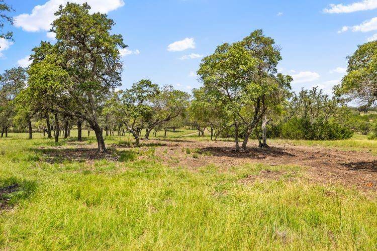 350 Brecken Ranch RD, Fredericksburg, TX 78671