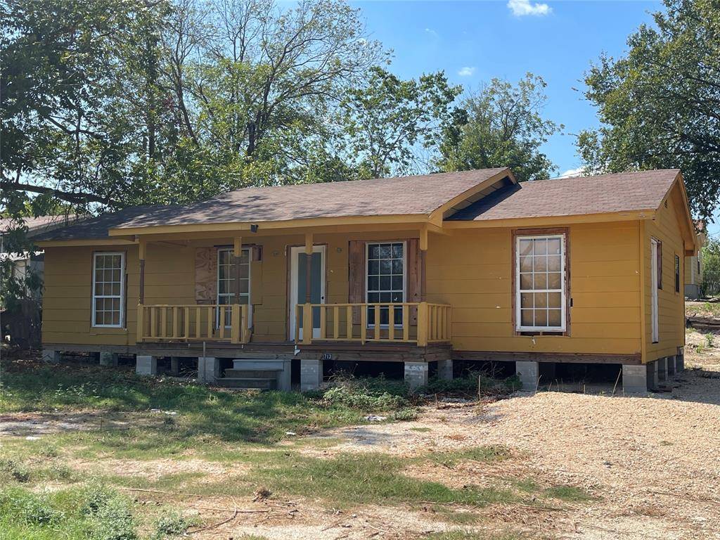 713 Burkett ST, Taylor, TX 76574