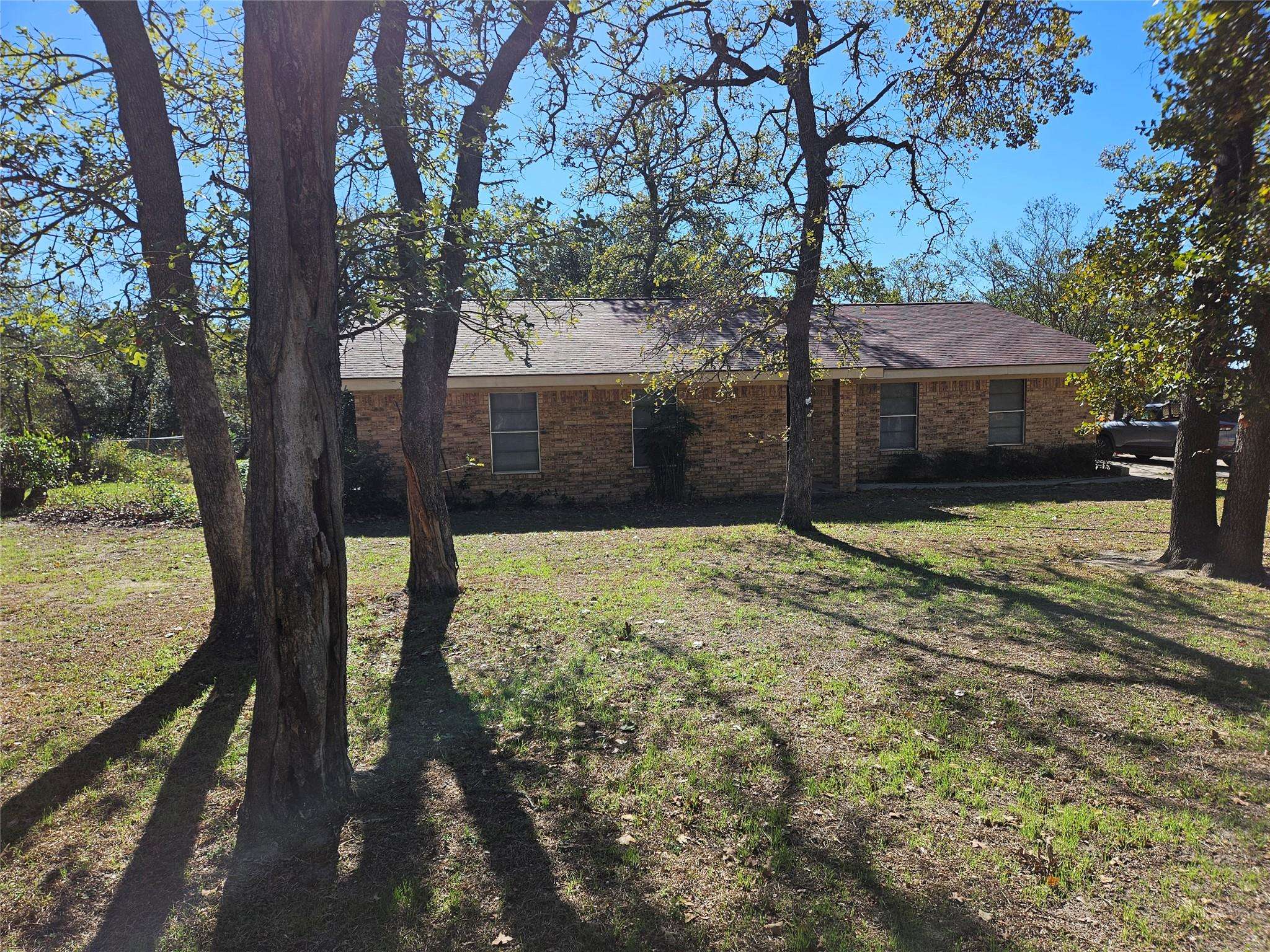 107 Sand Oak DR, Rockdale, TX 76567