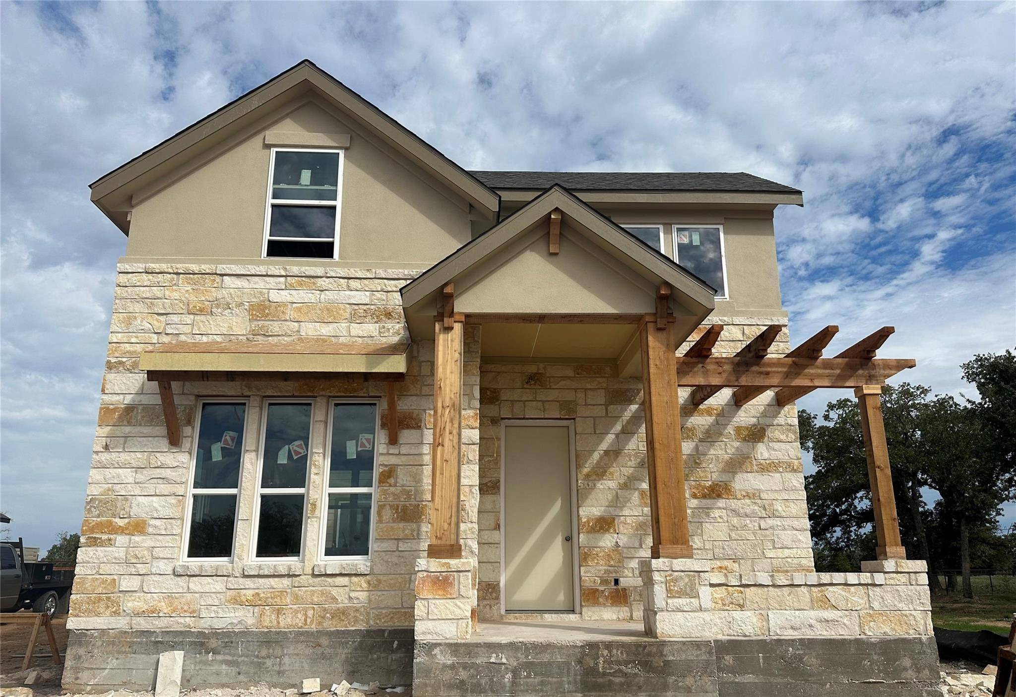 130 Weaver LN, Bastrop, TX 78602