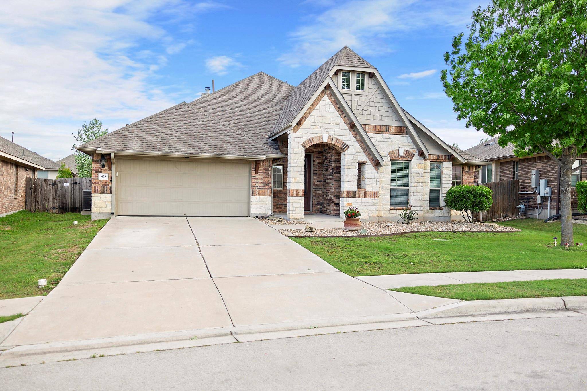 433 Lismore ST, Hutto, TX 78634