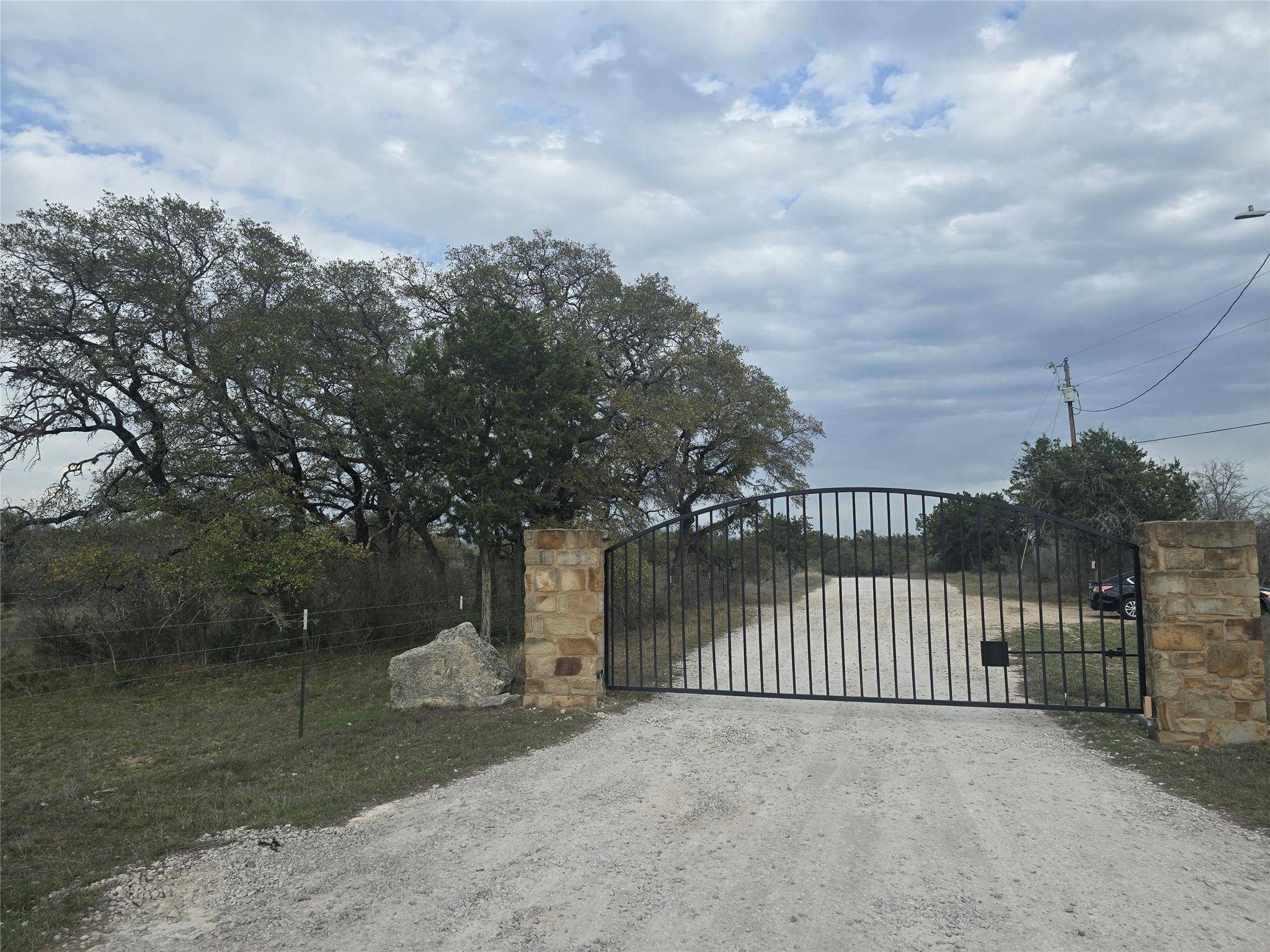 825 Turkey Tree RD, Spicewood, TX 78669