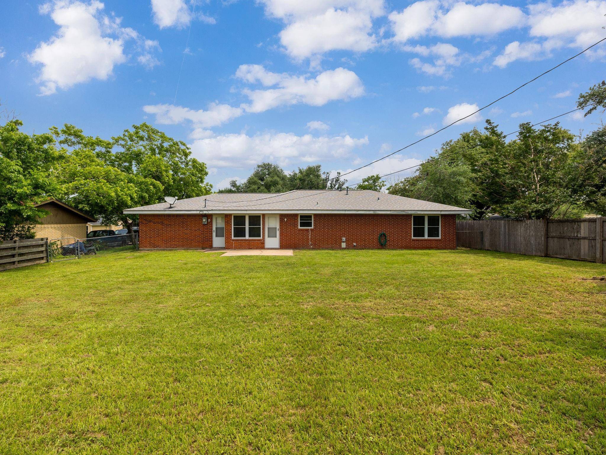 605 Jackson ST, Rockdale, TX 76567