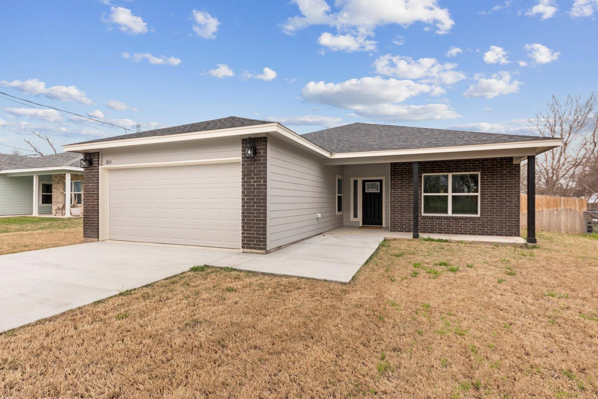 205 N Race ST, Lampasas, TX 76550