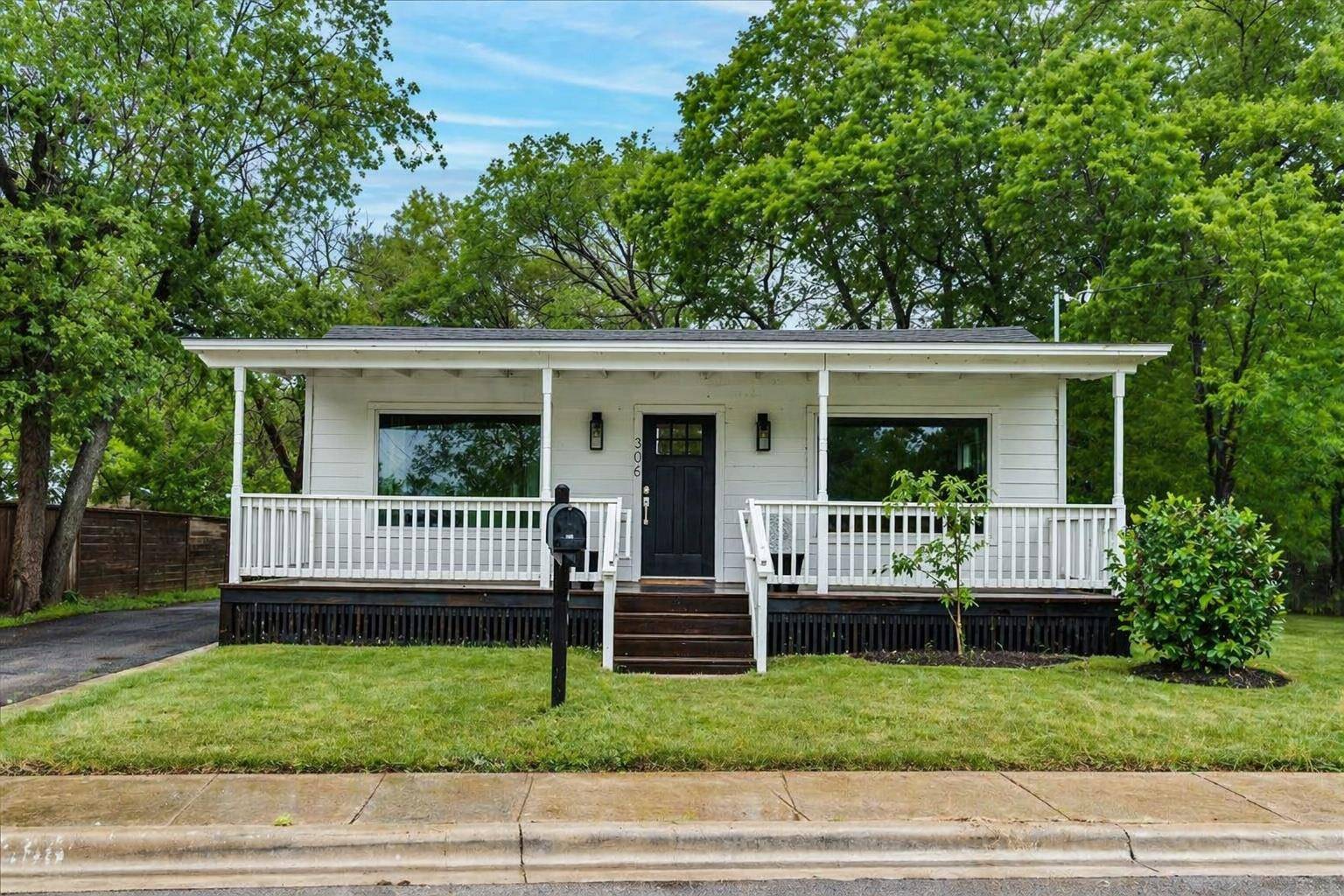 306 Juarez ST, San Marcos, TX 78666