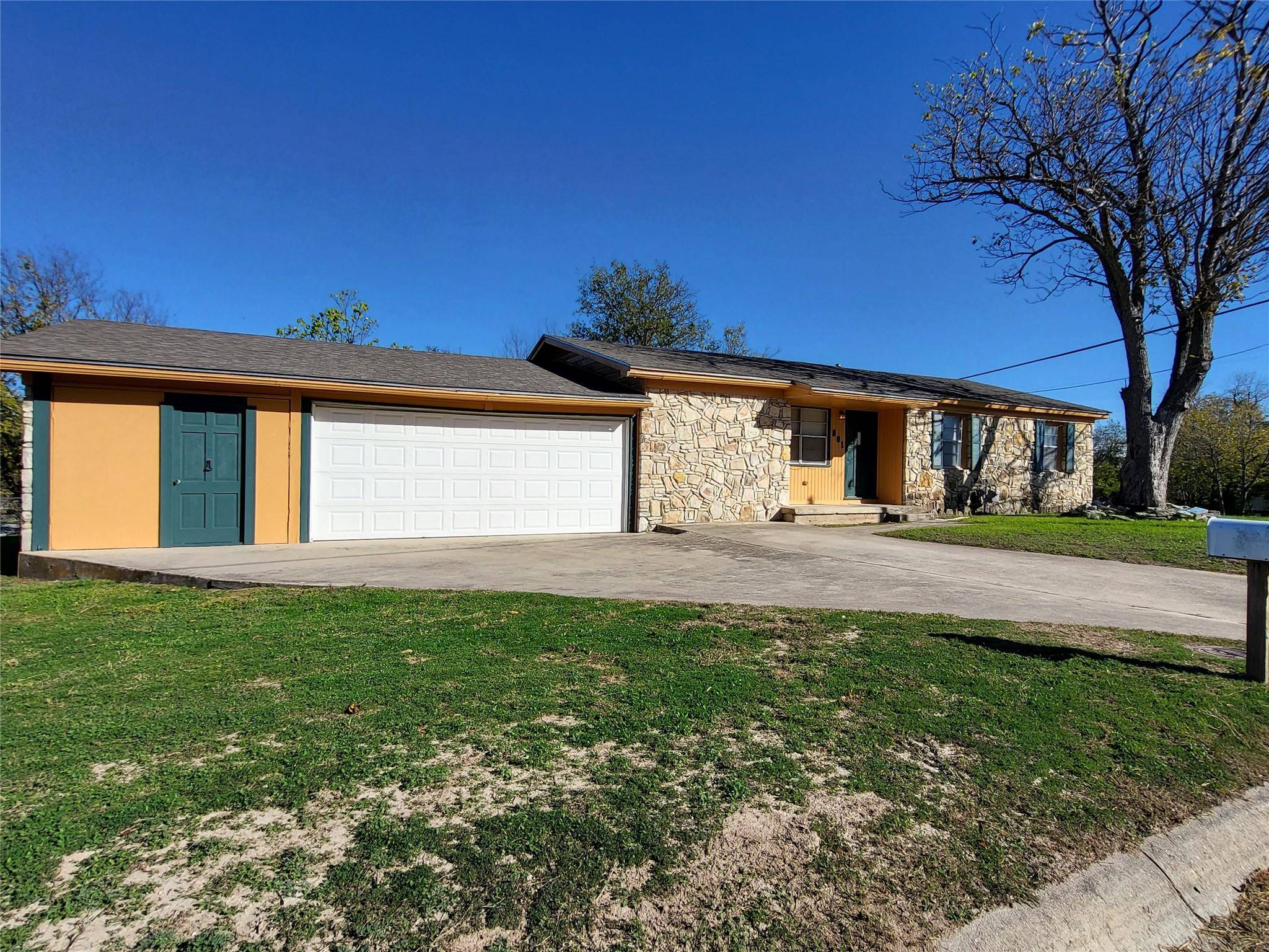 801 Gamel ST, Lampasas, TX 76550
