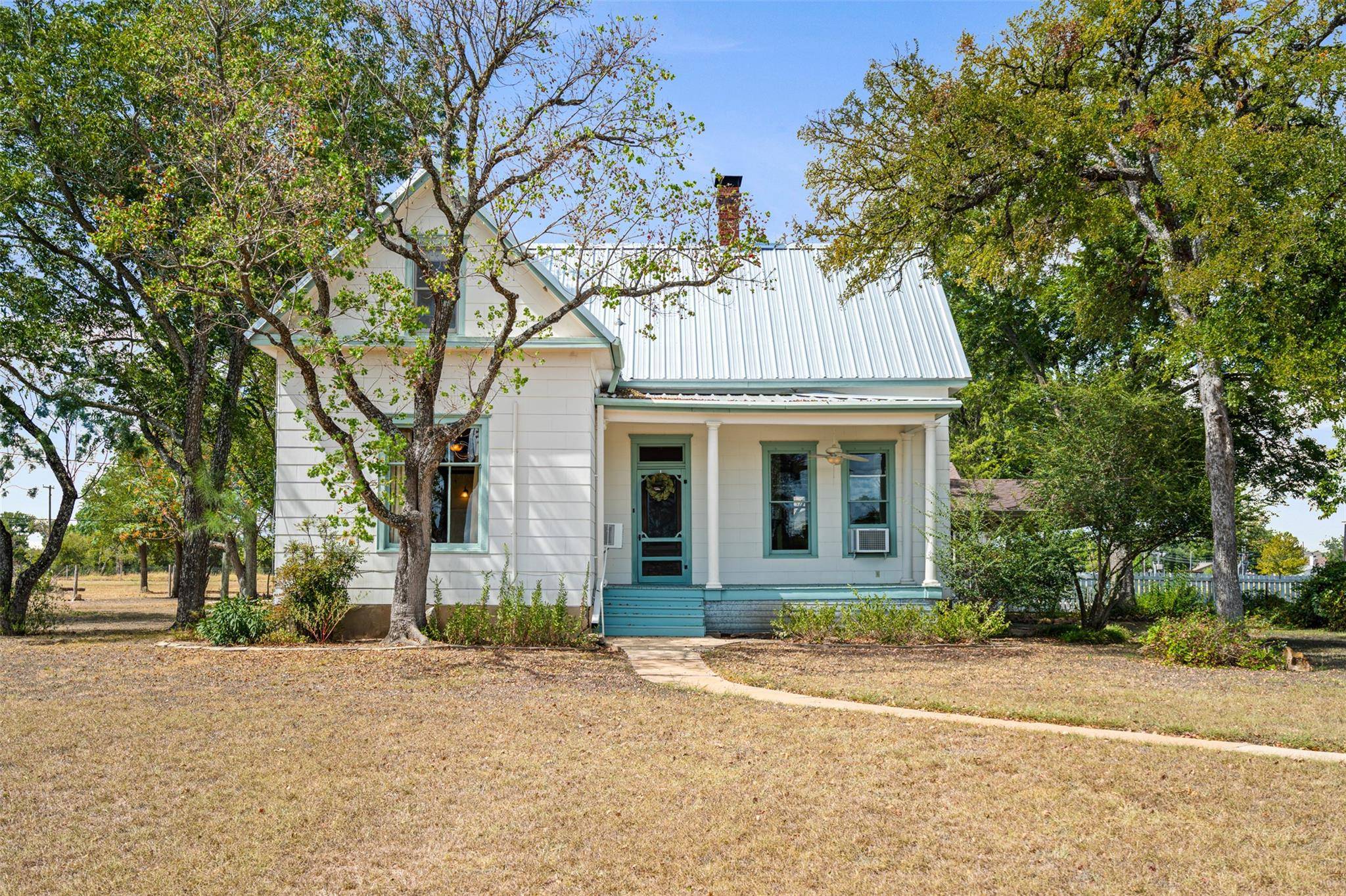 105 Davis DR, Thorndale, TX 76577