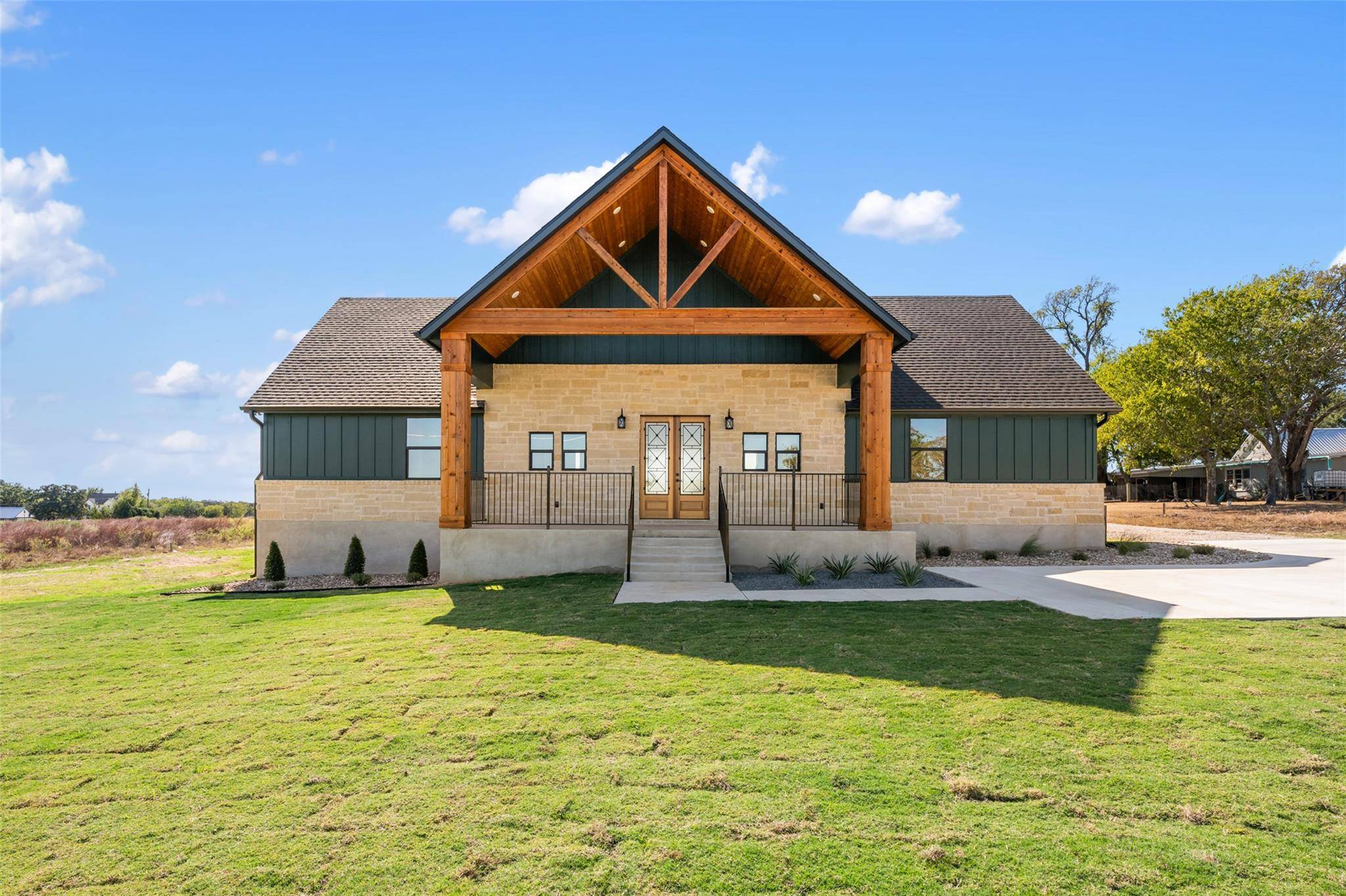 269 Brenham ST, Mcdade, TX 78650