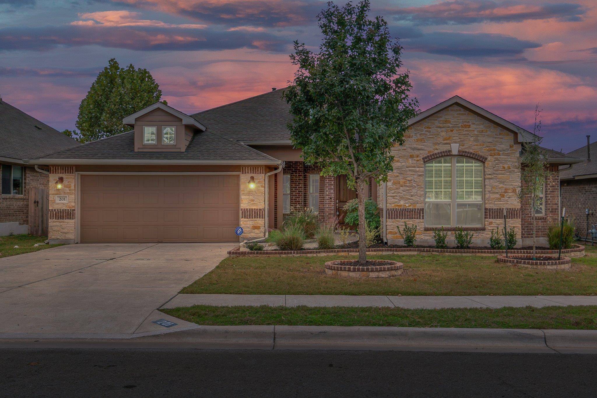 201 Loch Lomond ST, Hutto, TX 78634