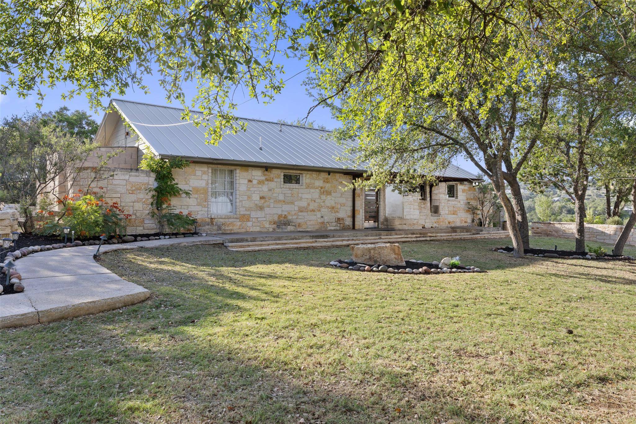 21301 Kathy LN, Spicewood, TX 78669