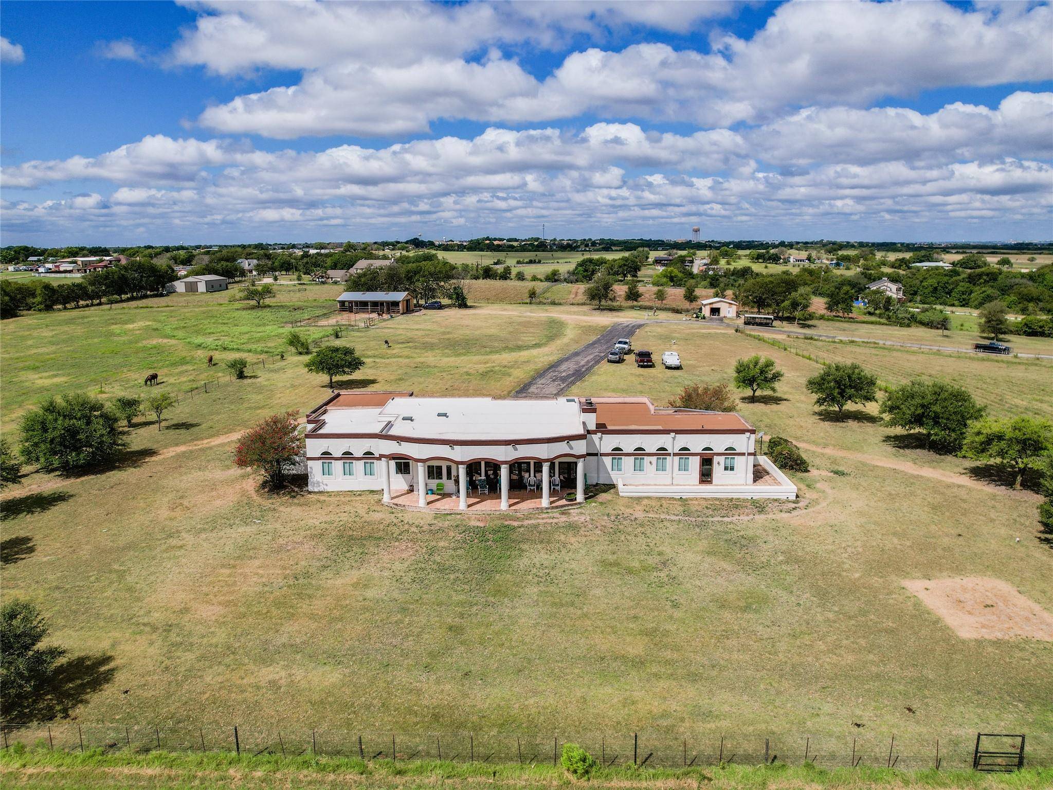 400 County Road 139 RD, Hutto, TX 78634