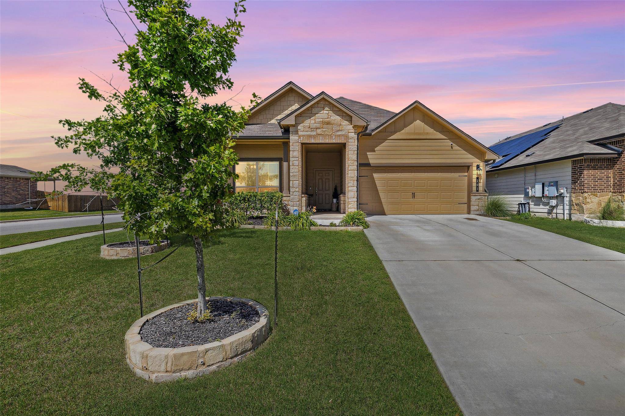 201 Yemen RD, Taylor, TX 76574