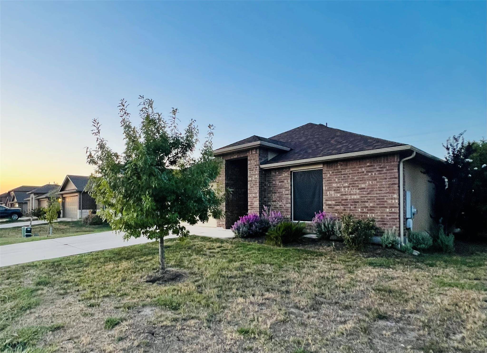 501 Luna Vista DR, Hutto, TX 78634
