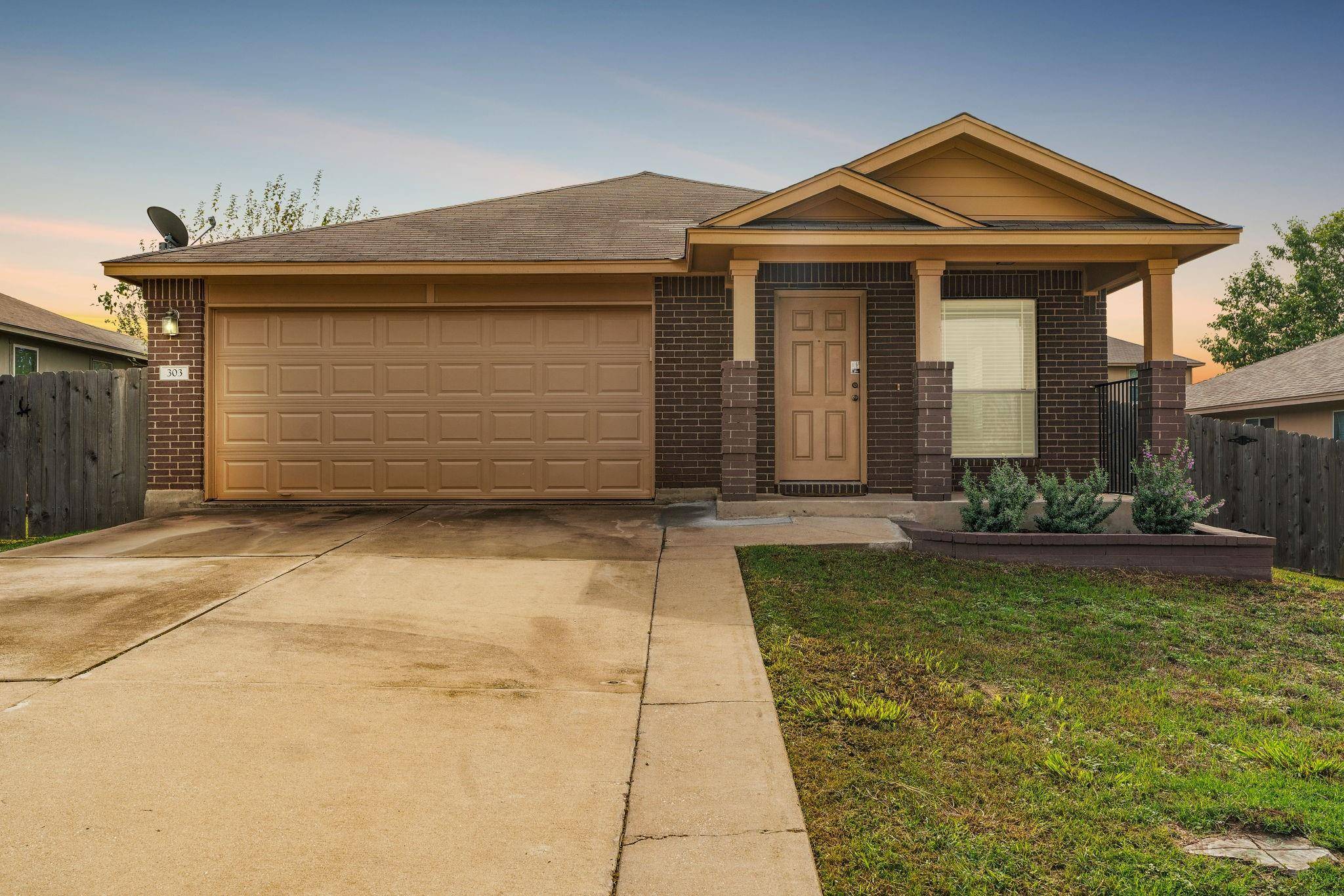 303 Covent DR, Kyle, TX 78640