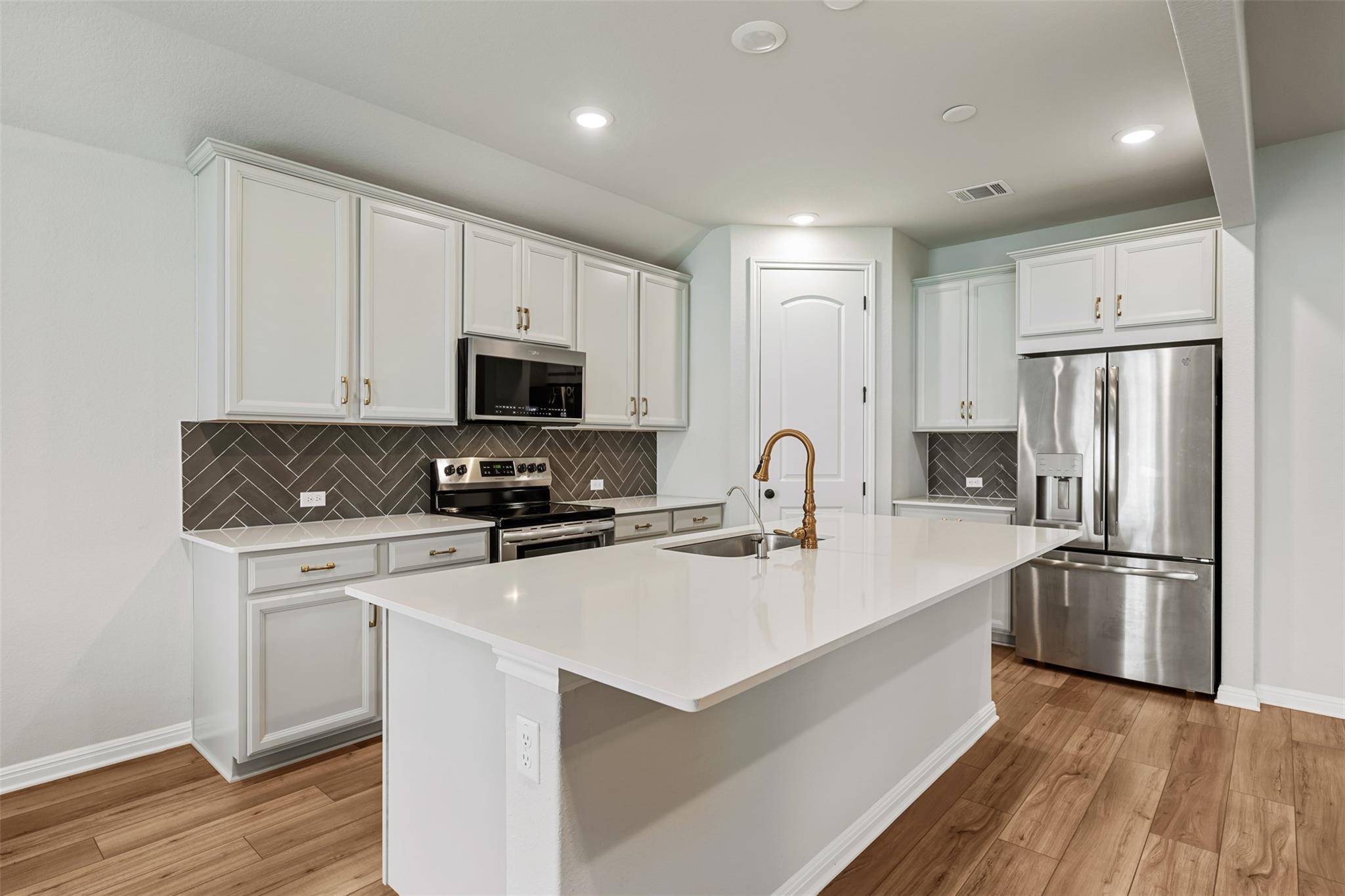 208 Golden Gate LN, Kyle, TX 78640