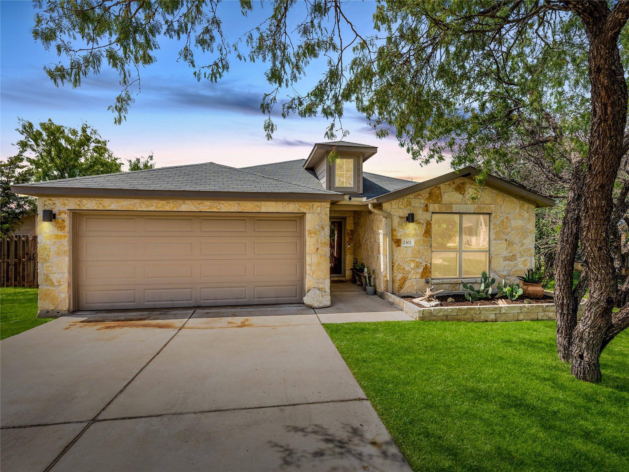 2302 Patriot DR, Lago Vista, TX 78645
